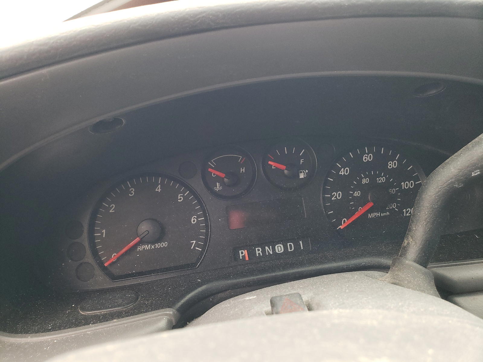 Photo 8 from auction – 2004 FORD TAURUS LX with VIN 1FAFP52204G179774