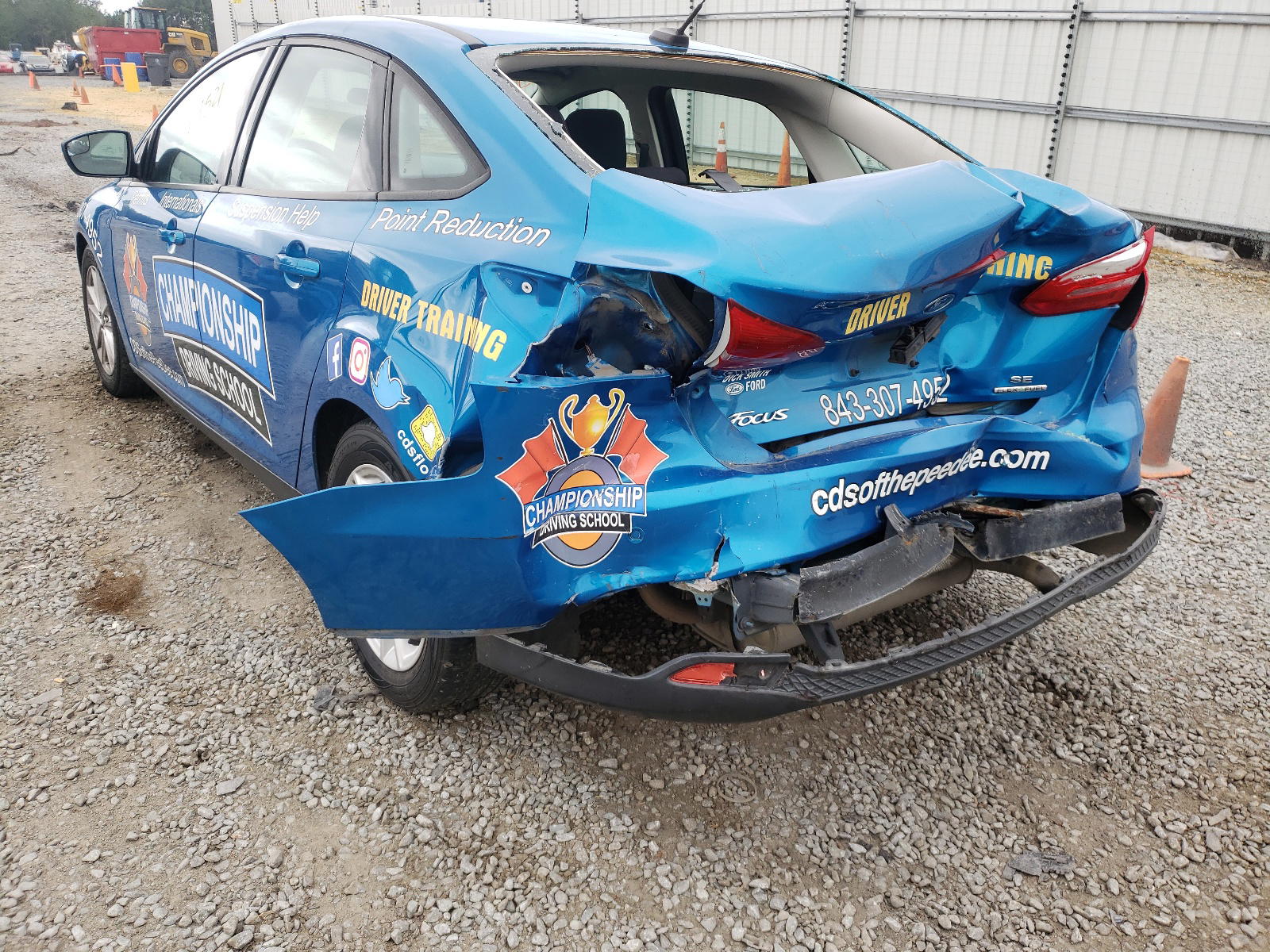 Photo 3 from auction – 2016 FORD FOCUS SE with VIN 1FADP3F28GL296536