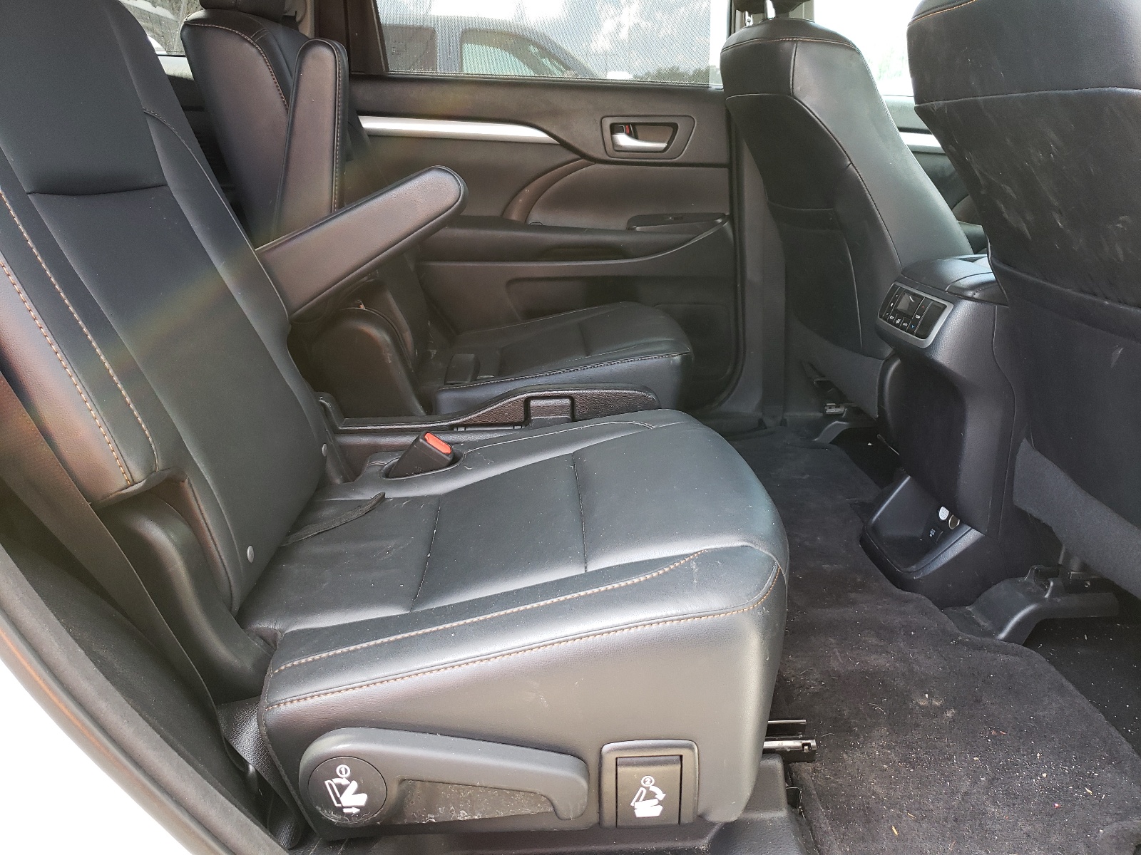 صورة رقم 6 من المزاد - 2015 TOYOTA HIGHLANDER مع VIN 5TDKKRFH5FS077991