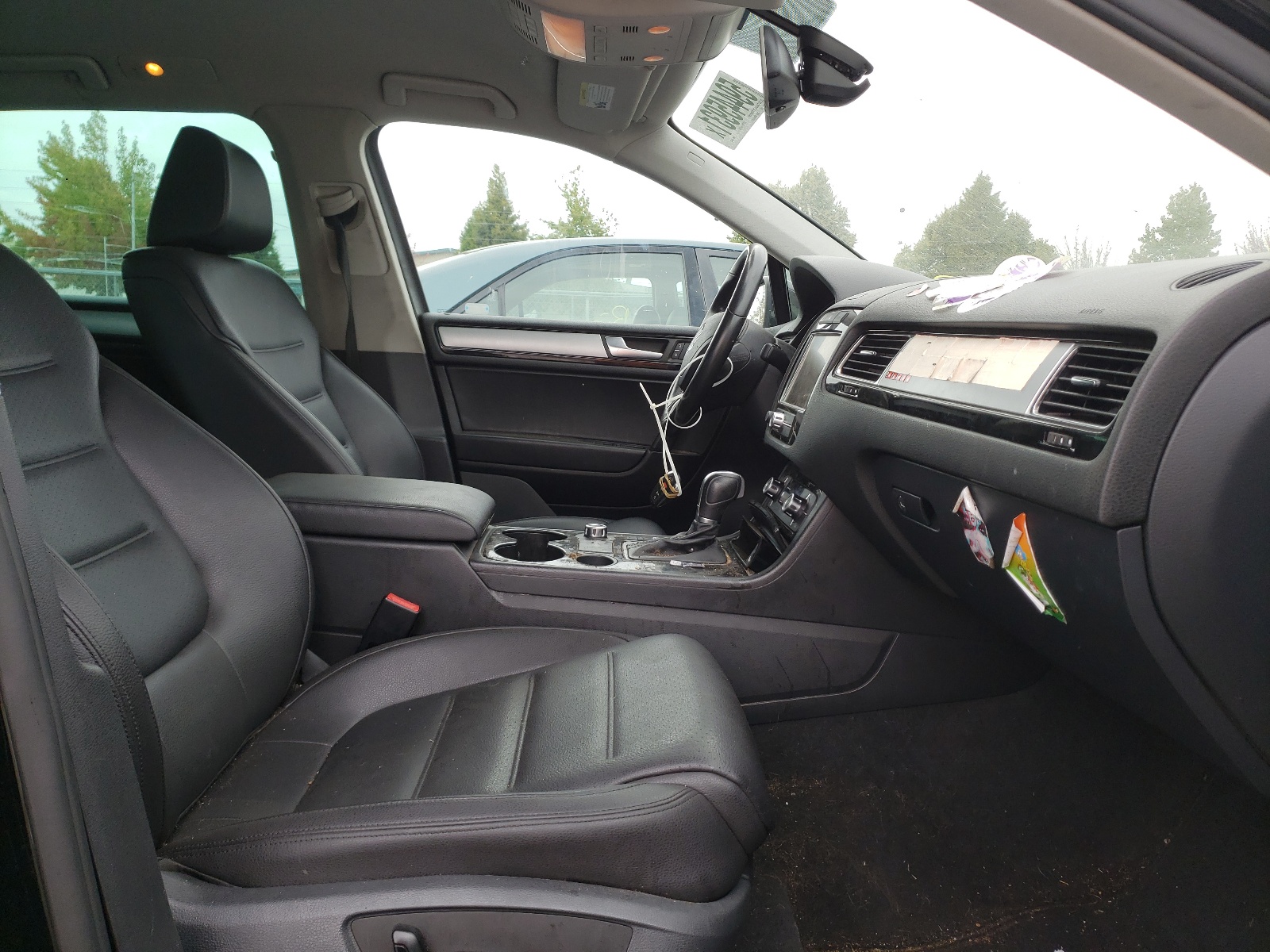 Photo 5 from auction – 2011 VOLKSWAGEN TOUAREG V6 with VIN WVGFF9BPXBD007343