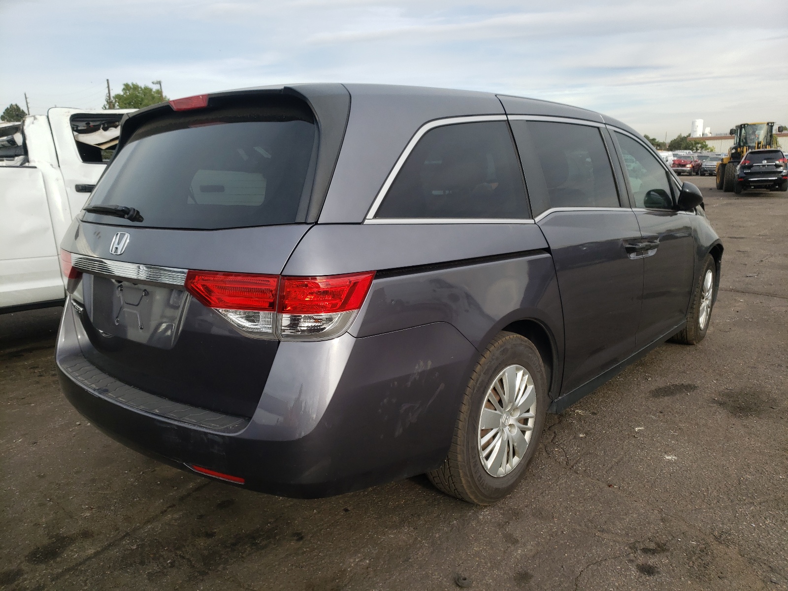 Photo 4 from auction – 2015 HONDA ODYSSEY LX with VIN 5FNRL5H25FB062909