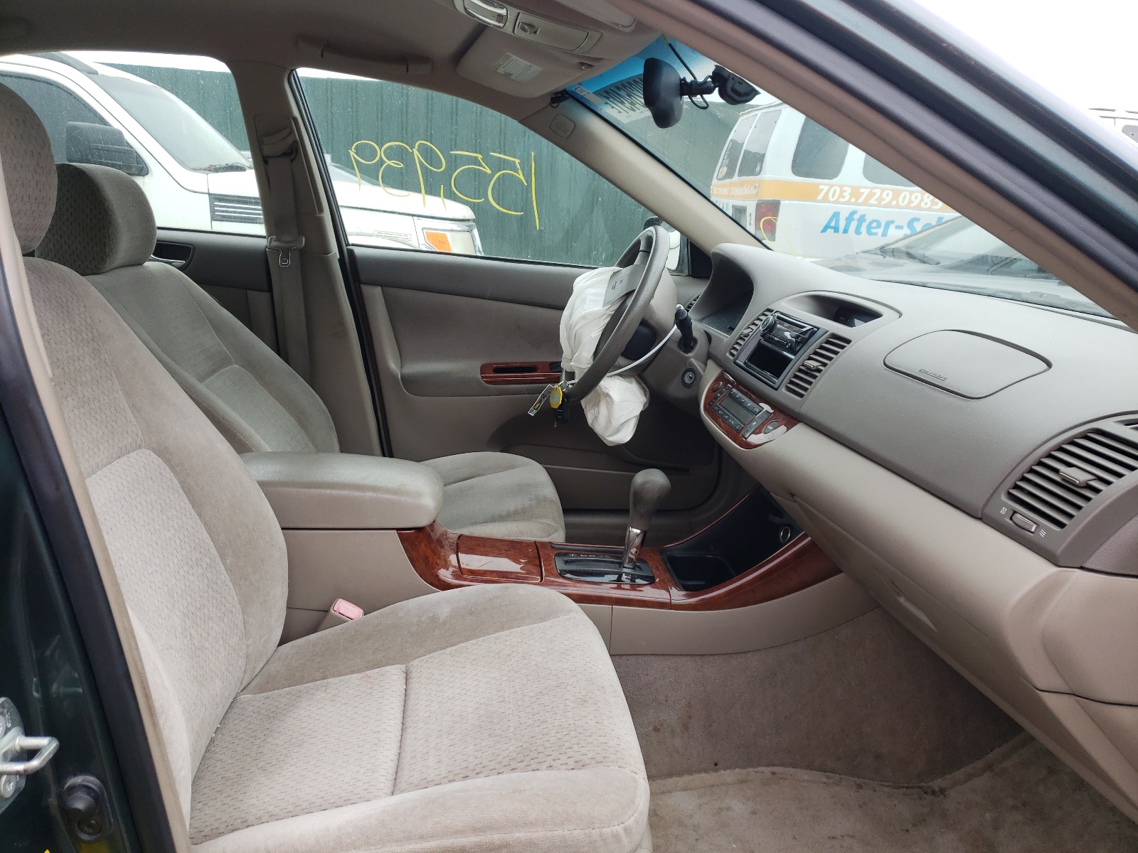 Photo 5 from auction – 2004 TOYOTA CAMRY LE with VIN 4T1BE30K54U372814
