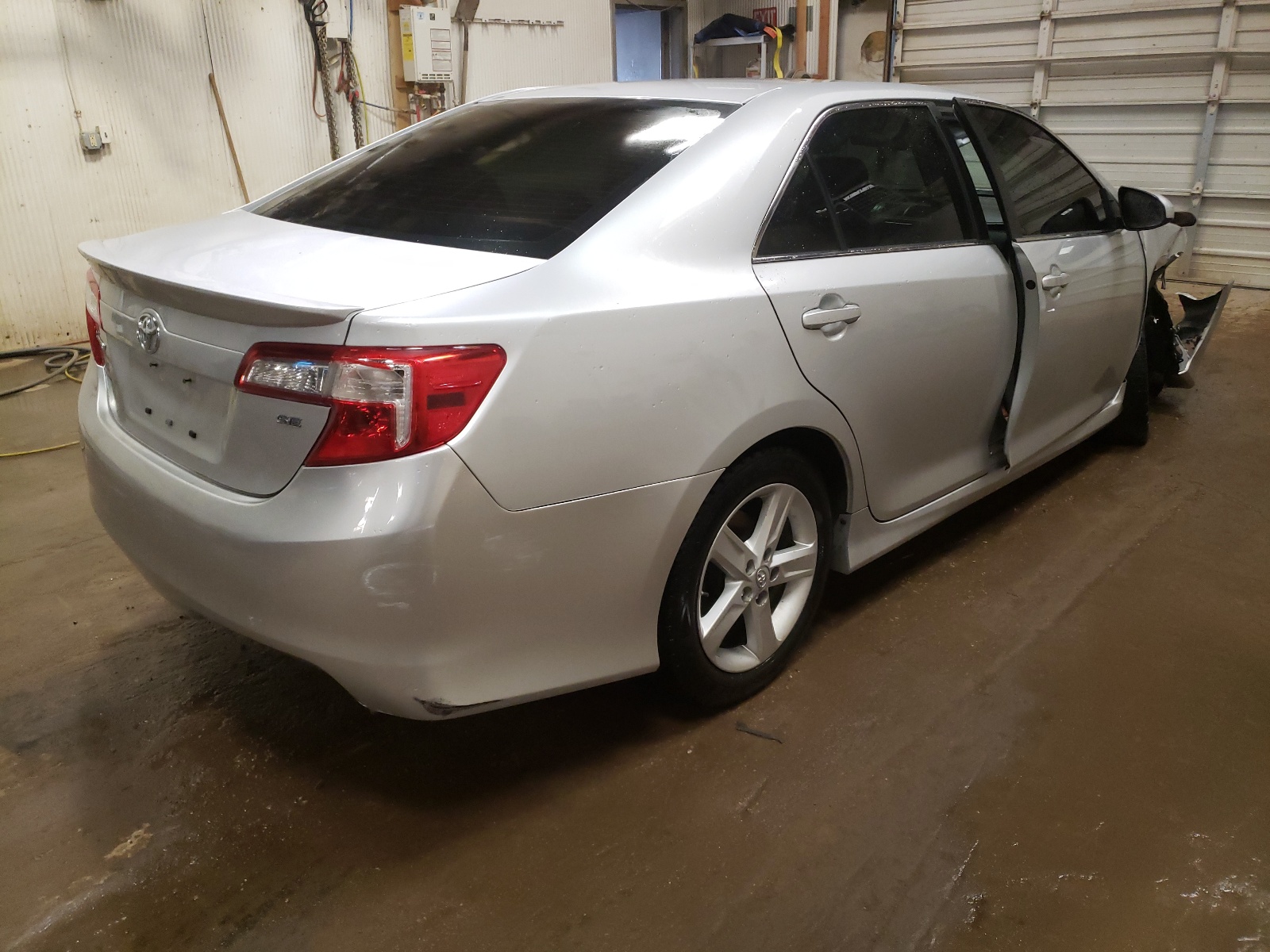 Photo 4 from auction – 2014 TOYOTA CAMRY L with VIN 4T1BF1FKXEU313655
