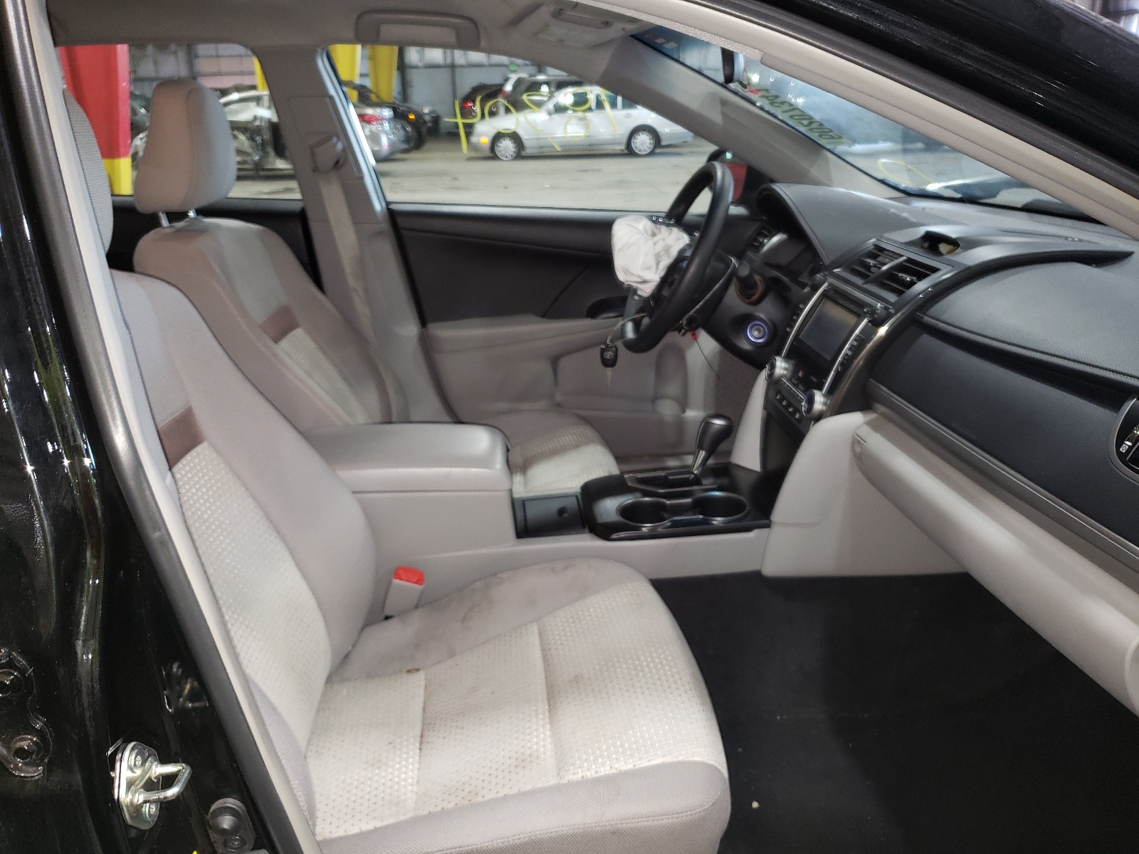 Photo 5 from auction – 2014 TOYOTA CAMRY L with VIN 4T4BF1FKXER379712
