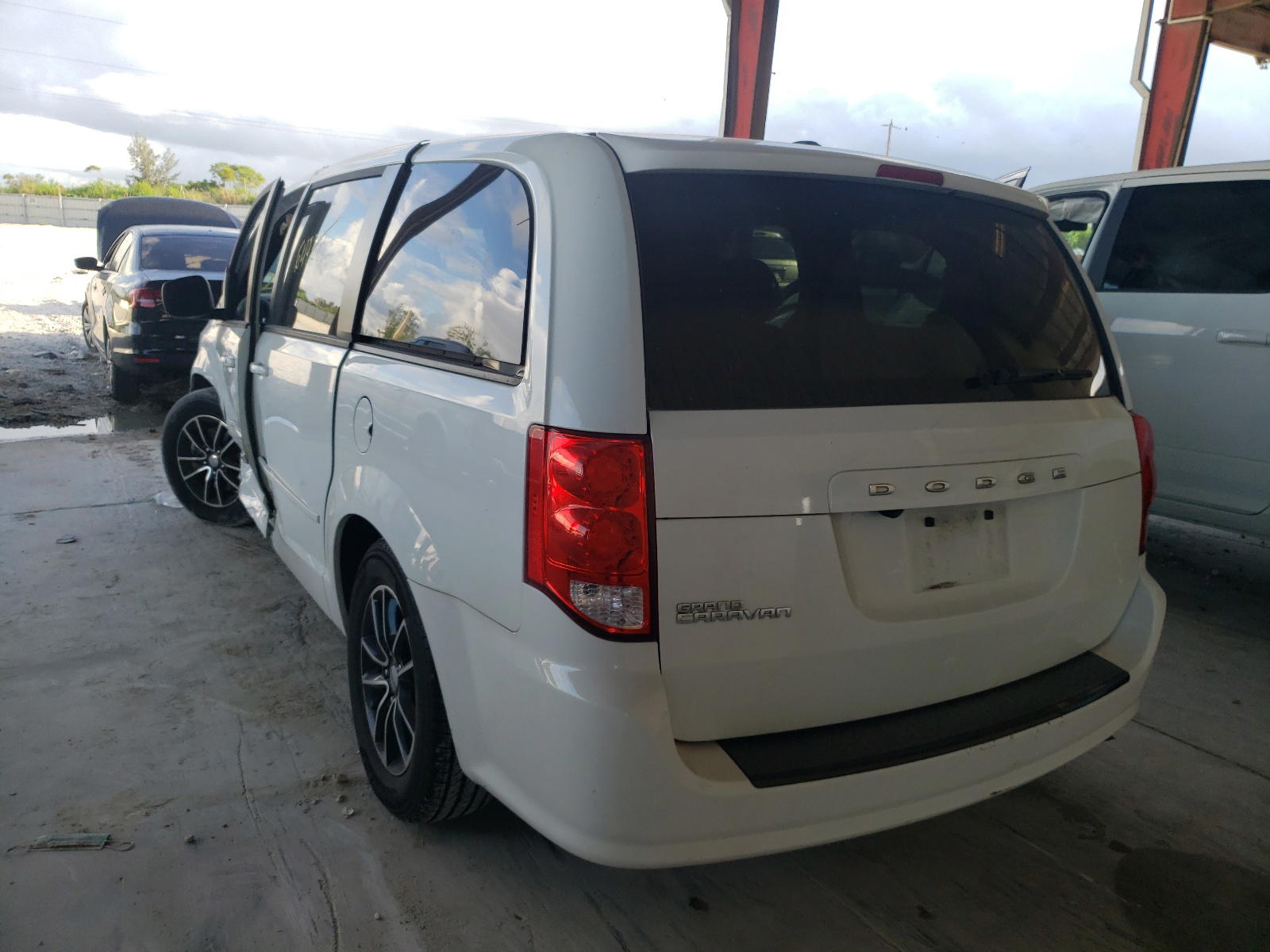 Photo 3 from auction – 2016 DODGE GRAND CARA with VIN 2C4RDGCG8GR116589