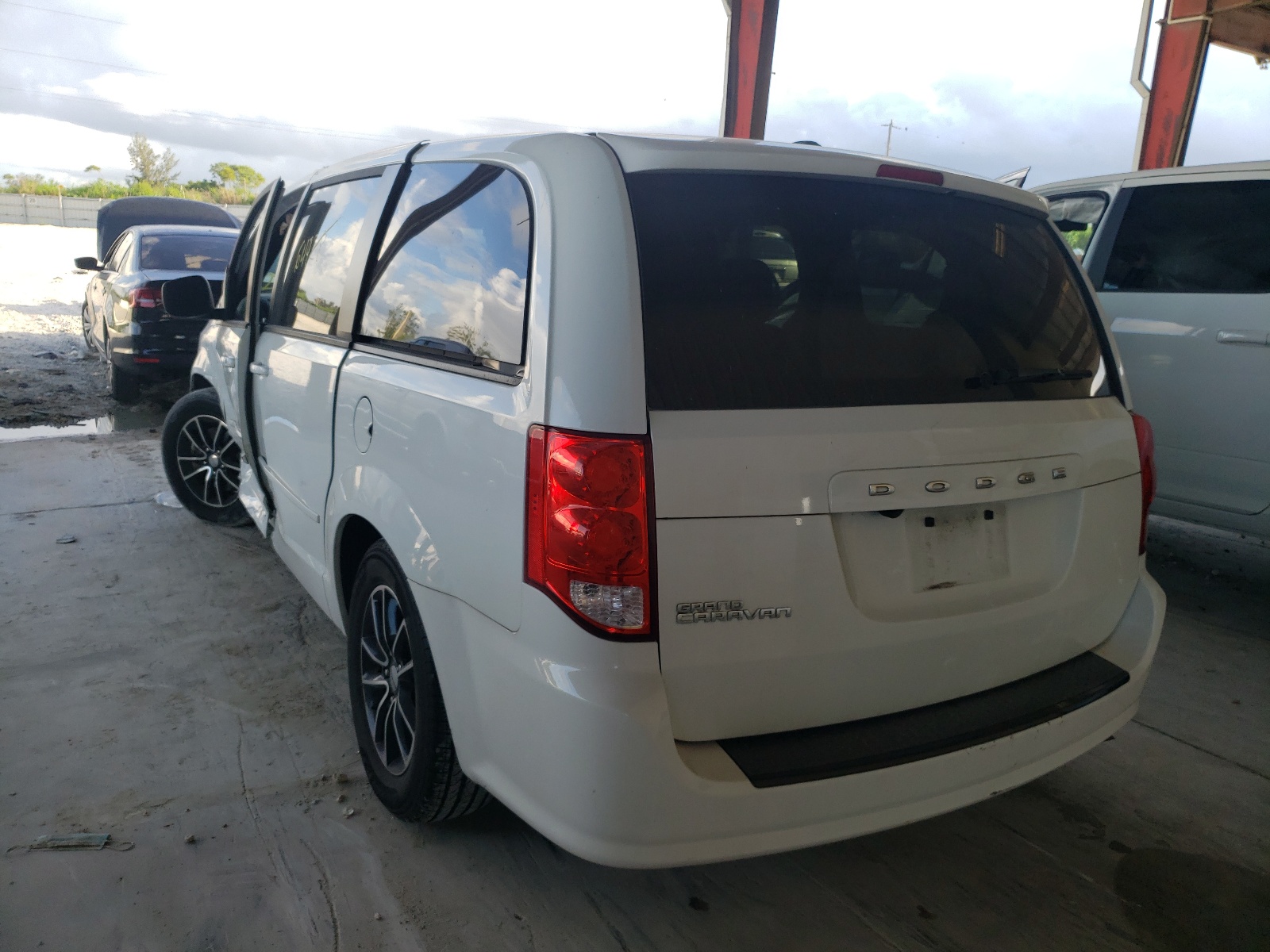 Foto 3 de la subasta – 2016 DODGE GRAND CARA con VIN 2C4RDGCG8GR116589