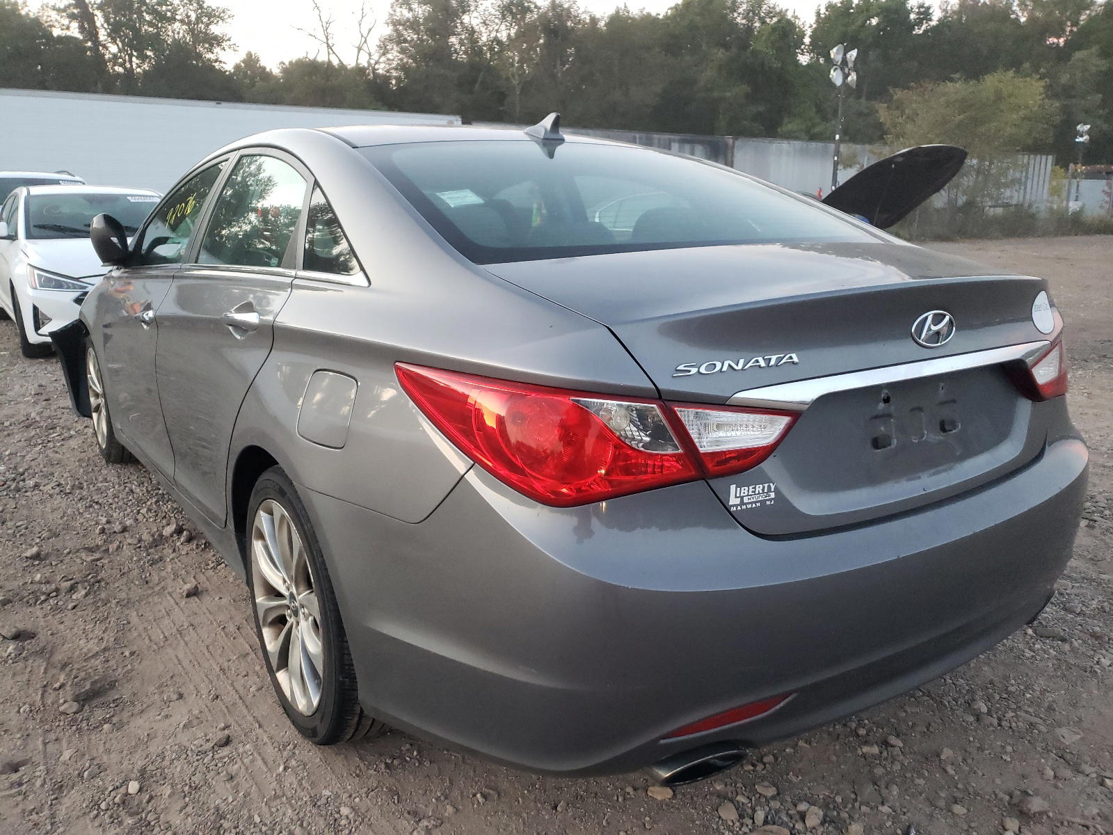 Photo 3 from auction – 2011 HYUNDAI SONATA SE with VIN 5NPEC4AC2BH149027