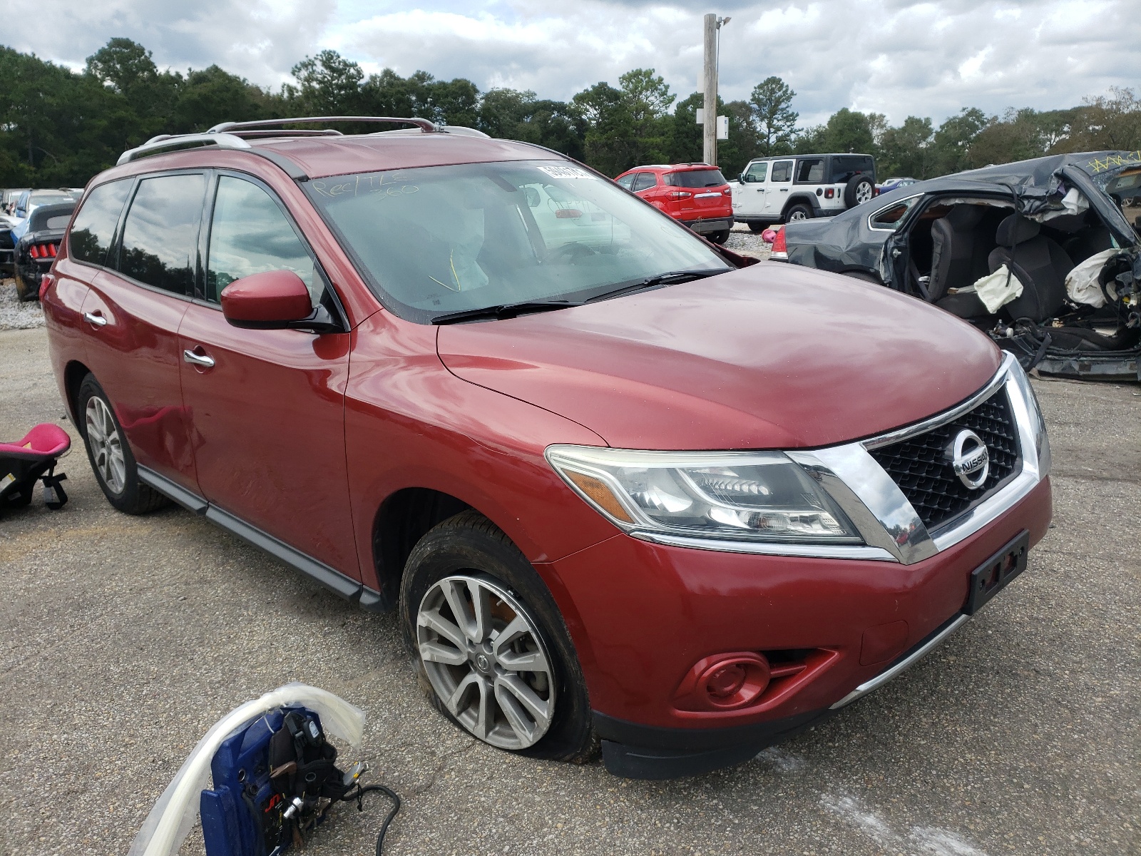 NISSAN PATHFINDER 2013 with VIN 5N1AR2MM6DC642290 - Photo from auction