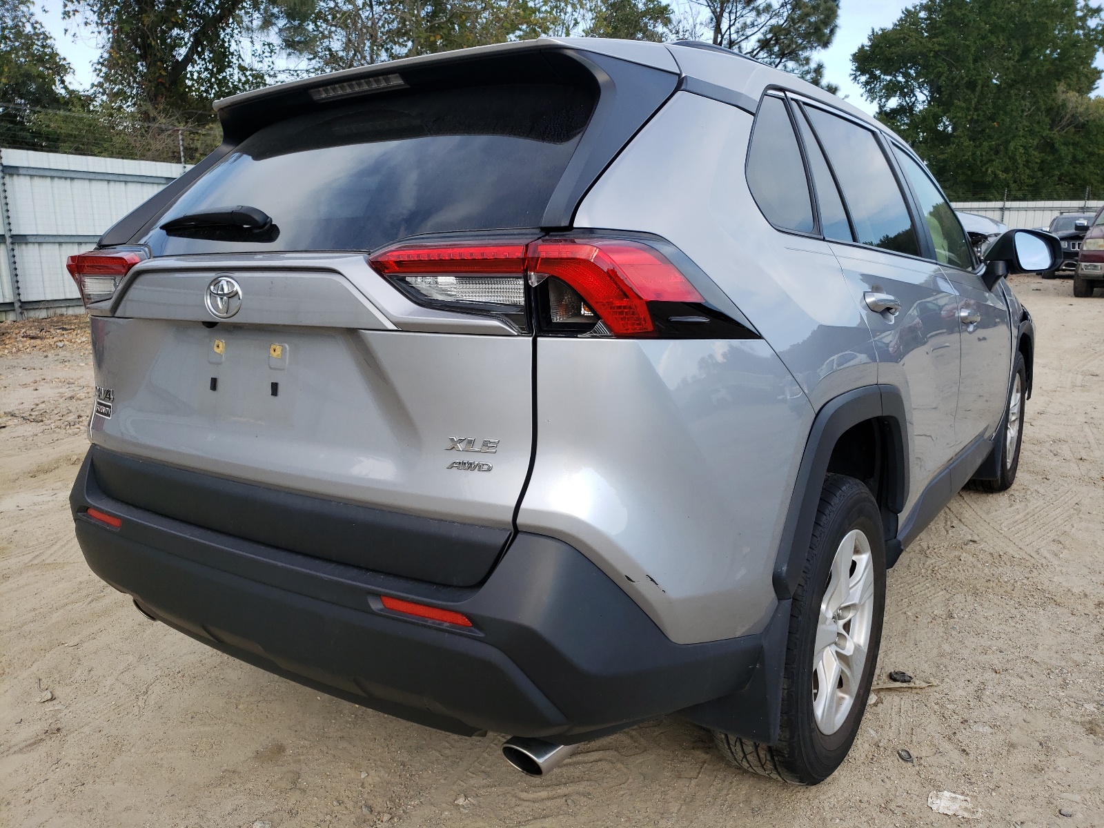 صورة رقم 4 من المزاد - 2019 TOYOTA RAV4 XLE مع VIN JTMP1RFV5KD044557