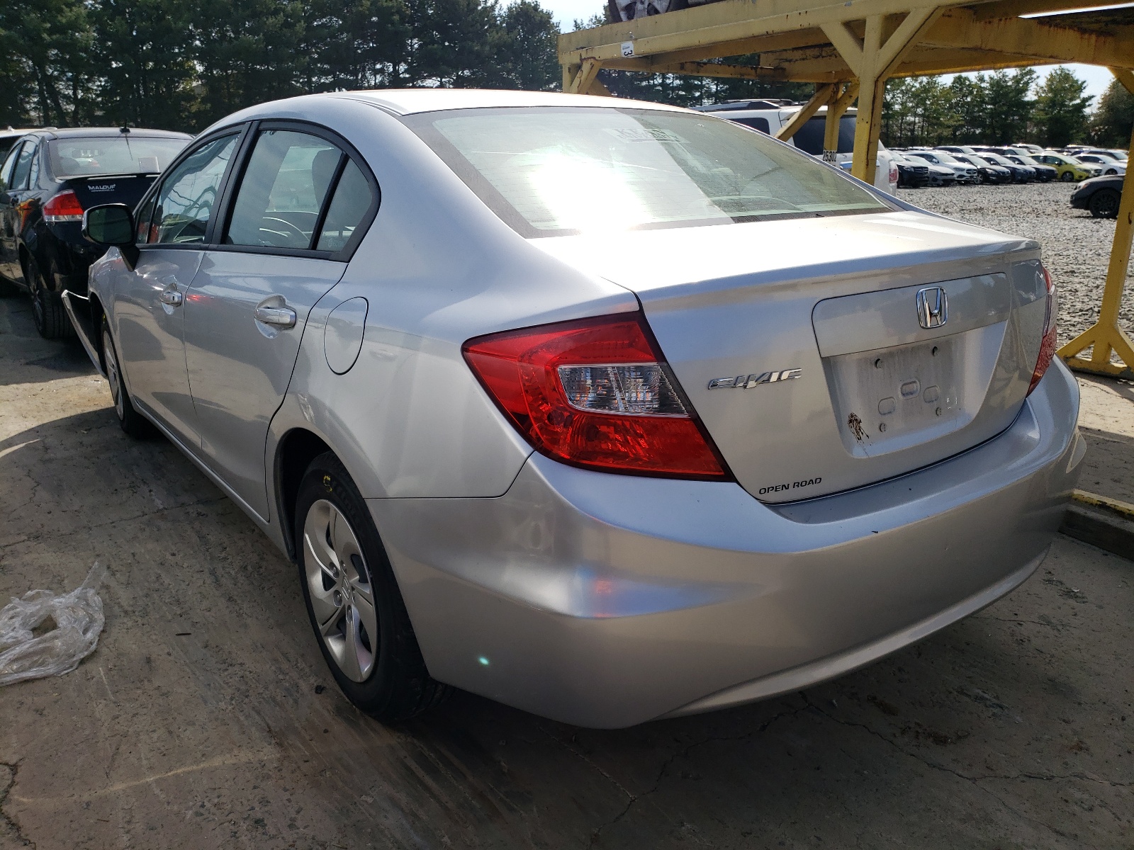 Zdjęcie 3 z aukcji – 2012 HONDA CIVIC LX z VIN 2HGFB2F57CH532236