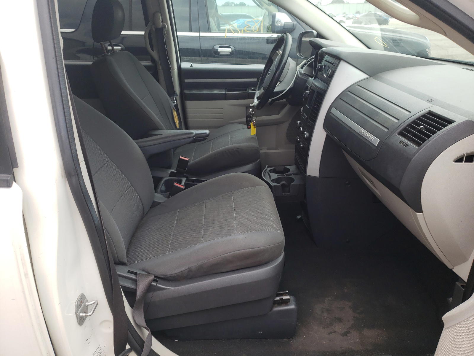 Photo 5 from auction – 2008 DODGE GRAND CARA with VIN 2D8HN54P68R802404