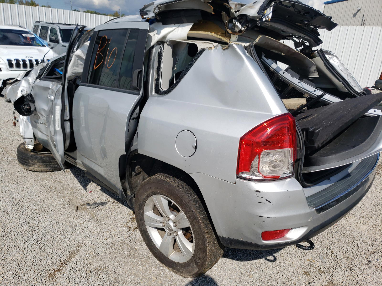 Photo 3 from auction – 2011 JEEP COMPASS LI with VIN 1J4NF5FB4BD202422