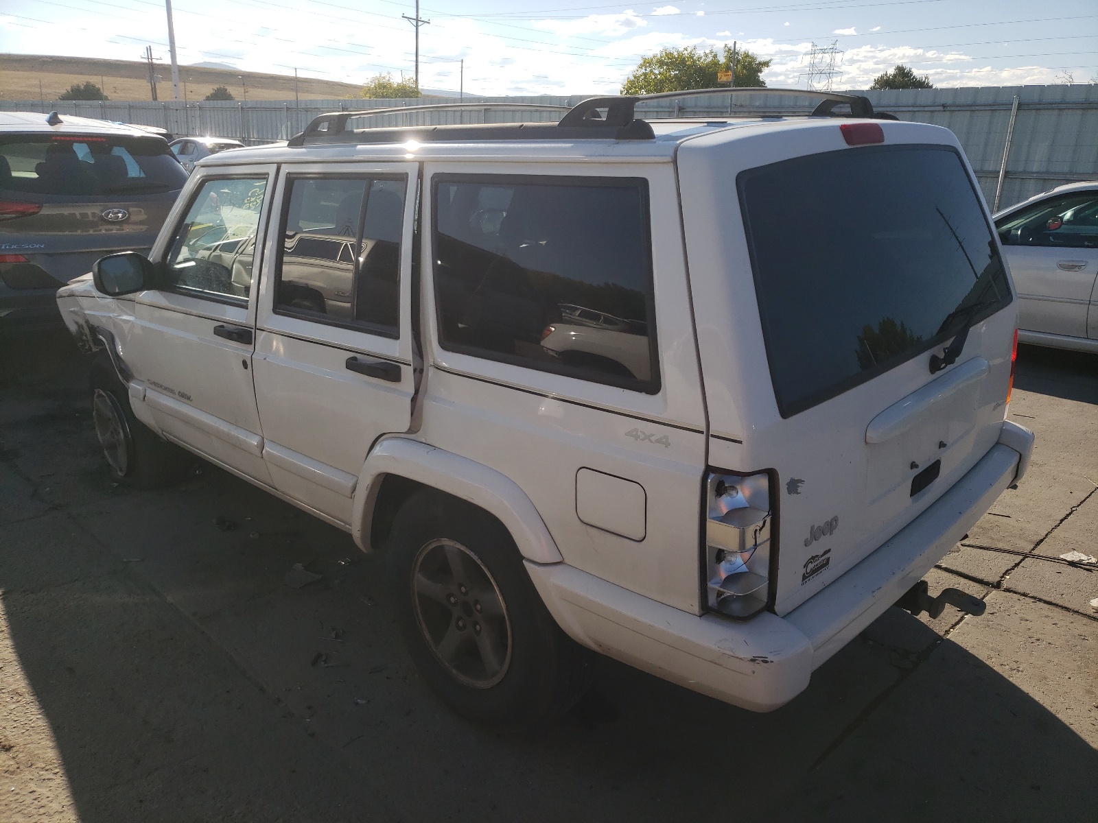 Photo 3 from auction – 1999 JEEP CHEROKEE S with VIN 1J4FF68S7XL517963