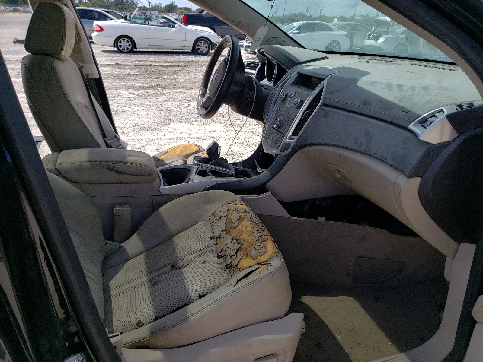 Photo 5 from auction – 2011 CADILLAC SRX LUXURY with VIN 3GYFNAEY5BS587348