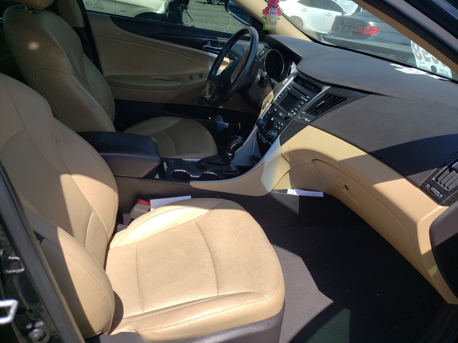 Photo 5 from auction – 2014 HYUNDAI SONATA SE with VIN 5NPEC4AC4EH821657