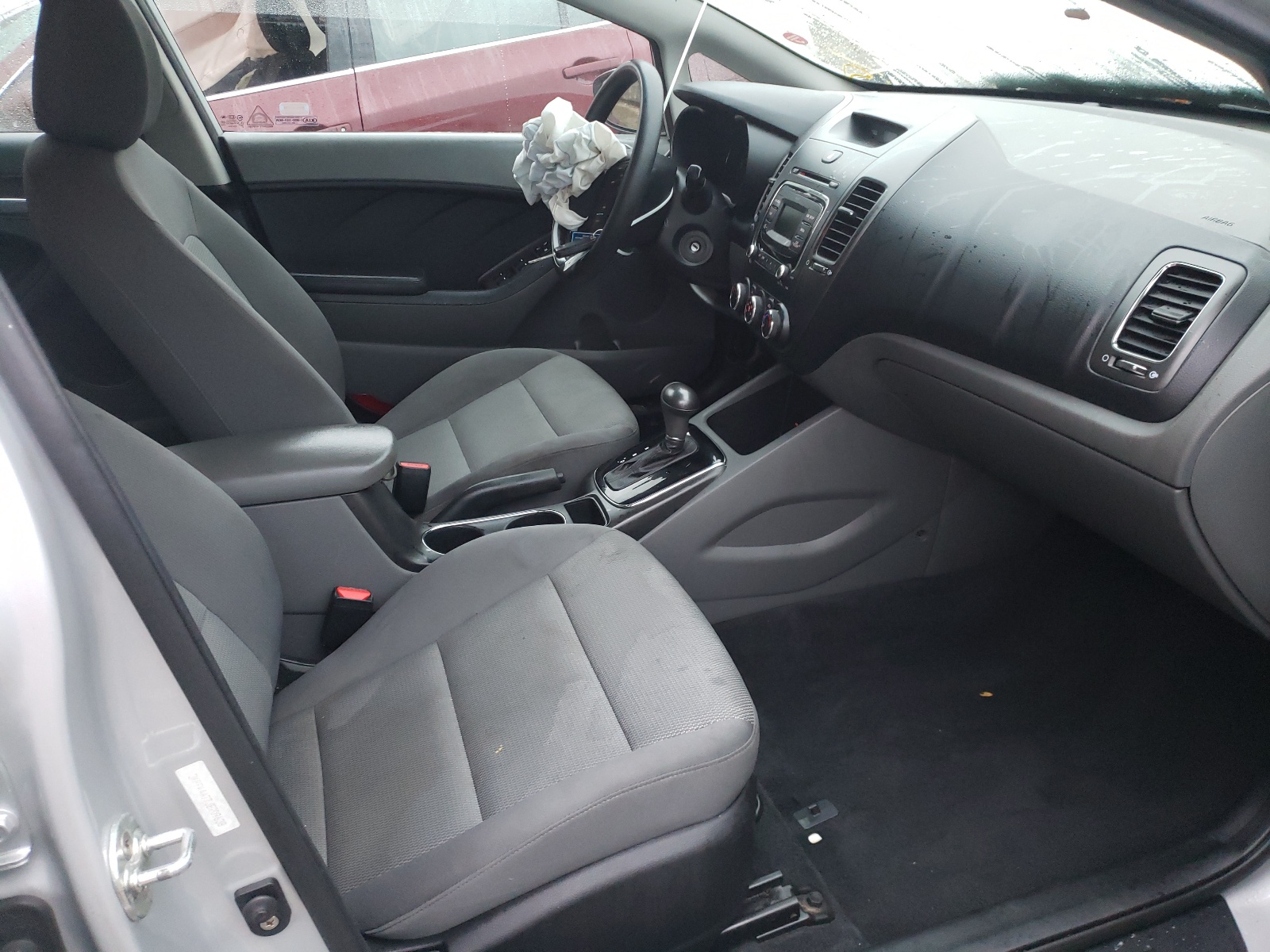 Photo 5 from auction – 2018 KIA FORTE LX with VIN 3KPFK4A77JE209638
