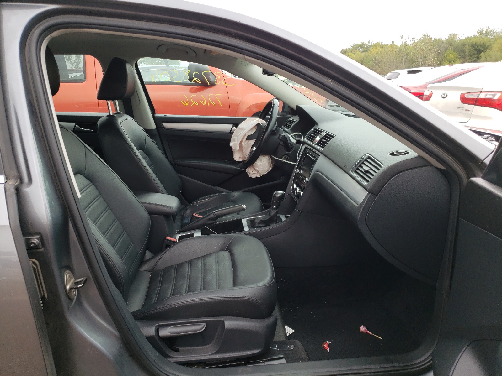 Photo 5 from auction – 2012 VOLKSWAGEN PASSAT SE with VIN 1VWBM7A38CC059926