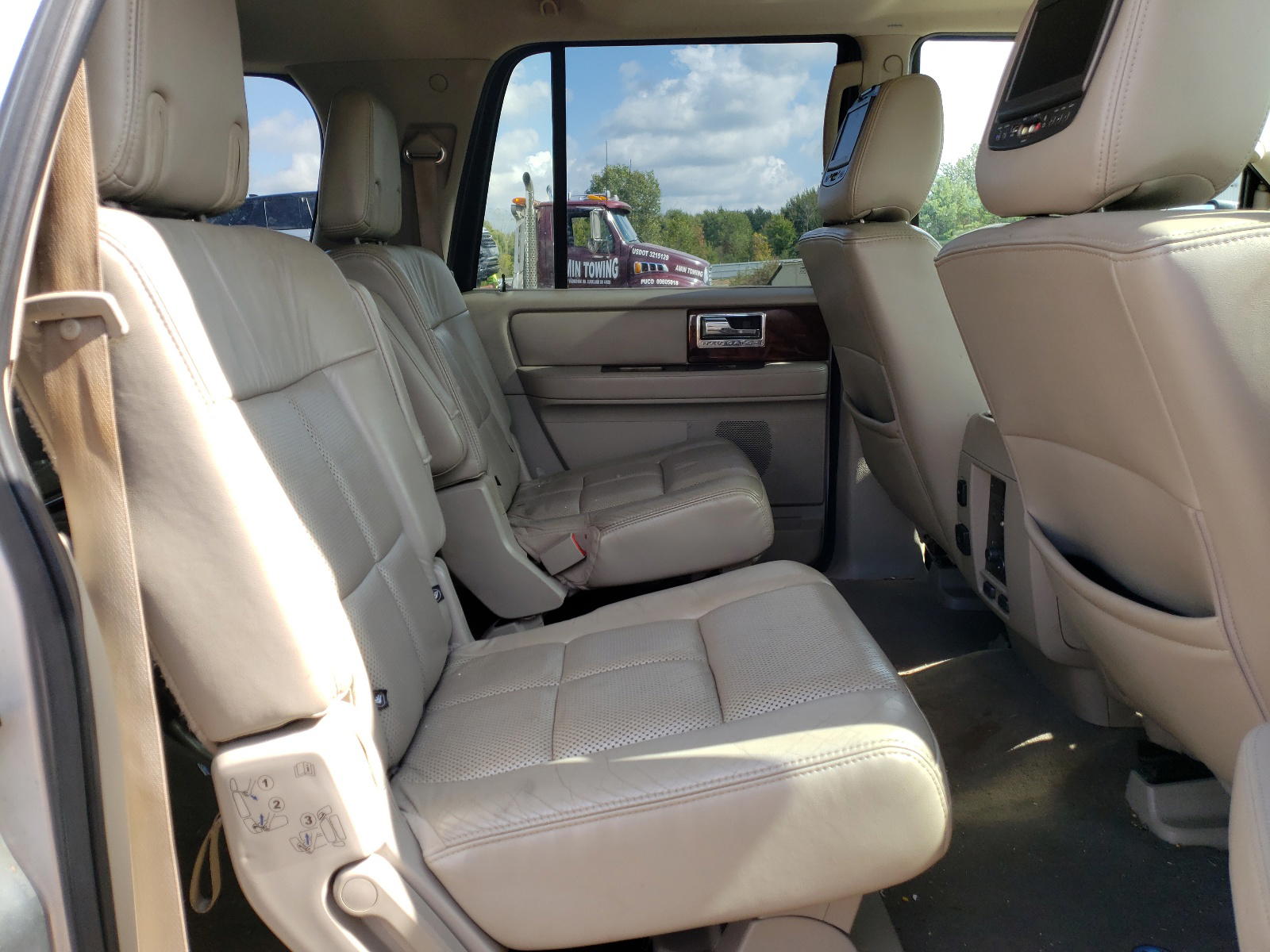 Photo 6 from auction – 2012 LINCOLN NAVIGATOR with VIN 5LMJJ3J51CEL01079