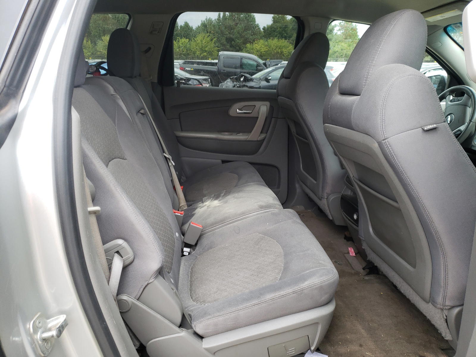 Photo 6 from auction – 2011 CHEVROLET TRAVERSE L with VIN 1GNKRFED2BJ387071