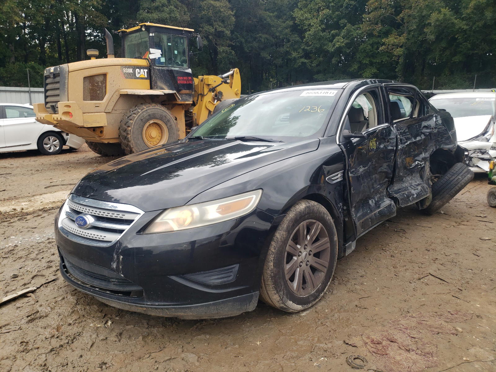 Photo 2 from auction – 2011 FORD TAURUS SE with VIN 1FAHP2DW8BG161236