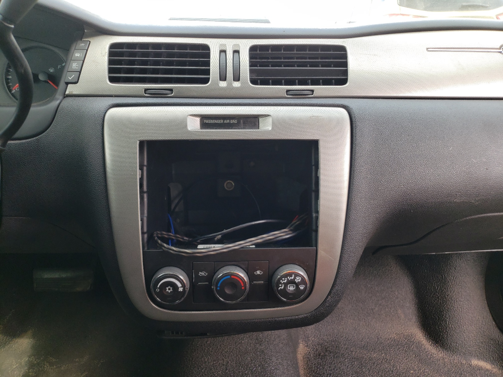Photo 9 from auction – 2011 CHEVROLET IMPALA POL with VIN 2G1WD5EM4B1278259