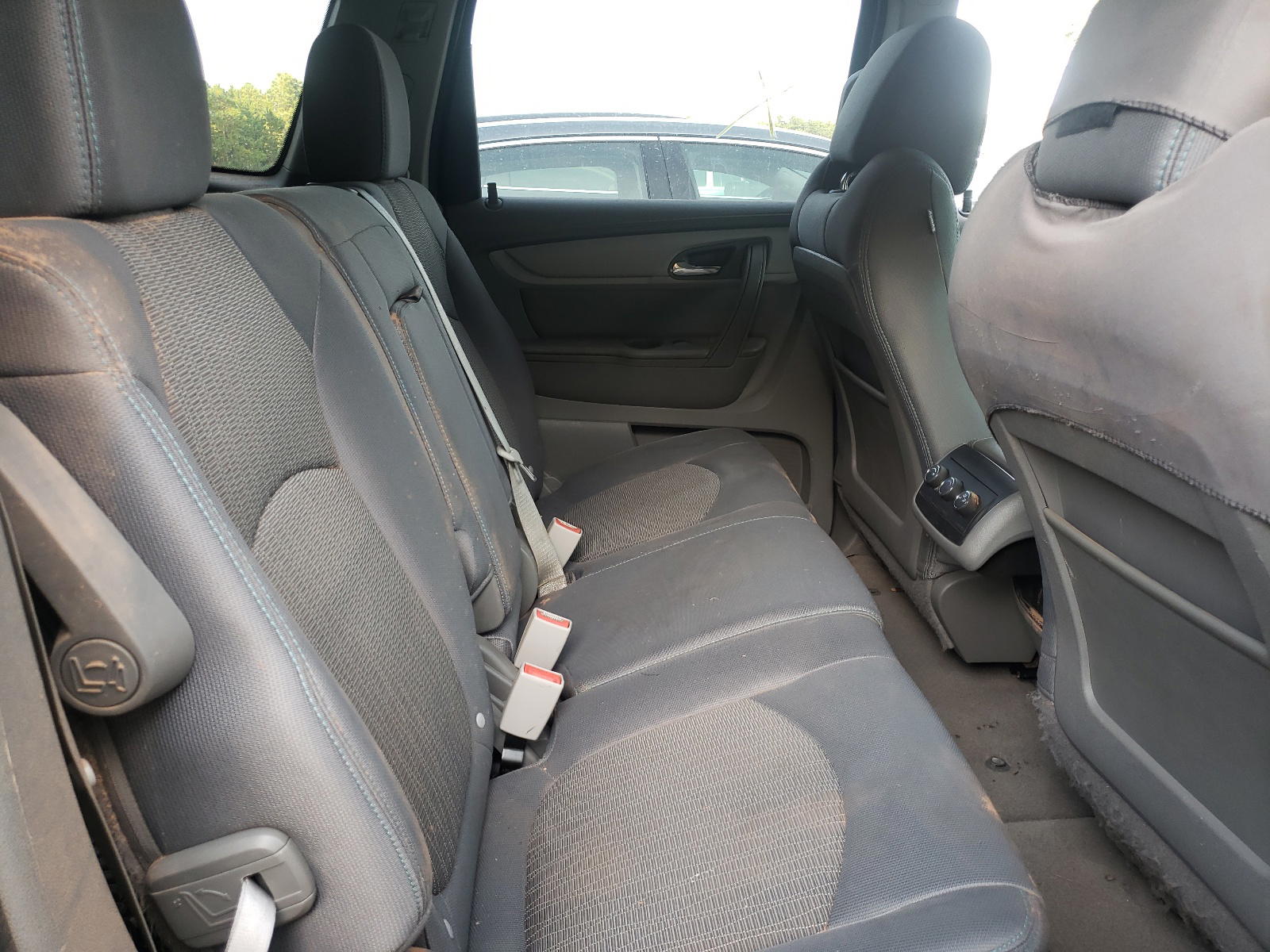 Photo 6 from auction – 2015 CHEVROLET TRAVERSE L with VIN 1GNKVFKD3FJ320520