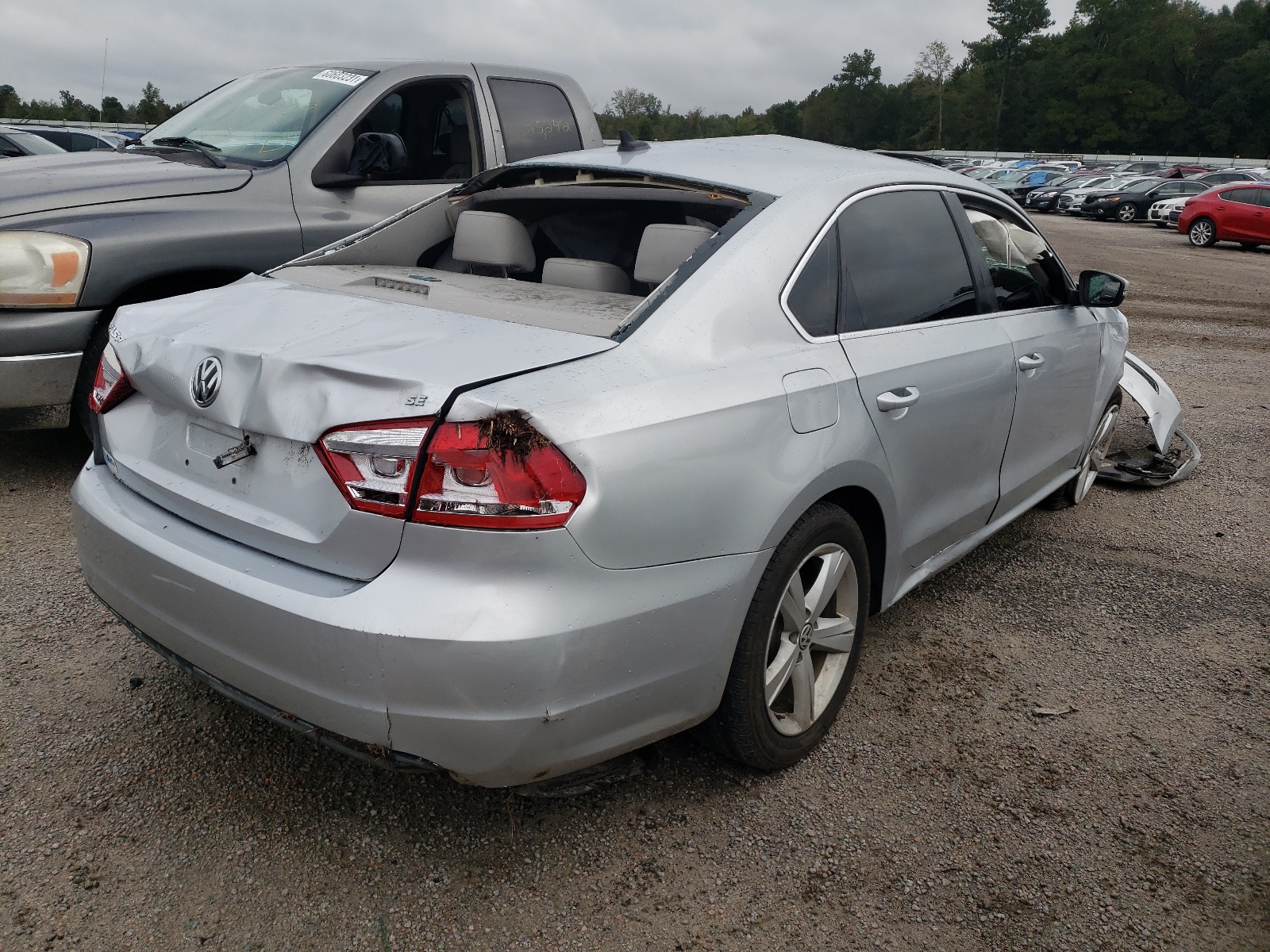 Photo 4 from auction – 2013 VOLKSWAGEN PASSAT SE with VIN 1VWBP7A35DC132016