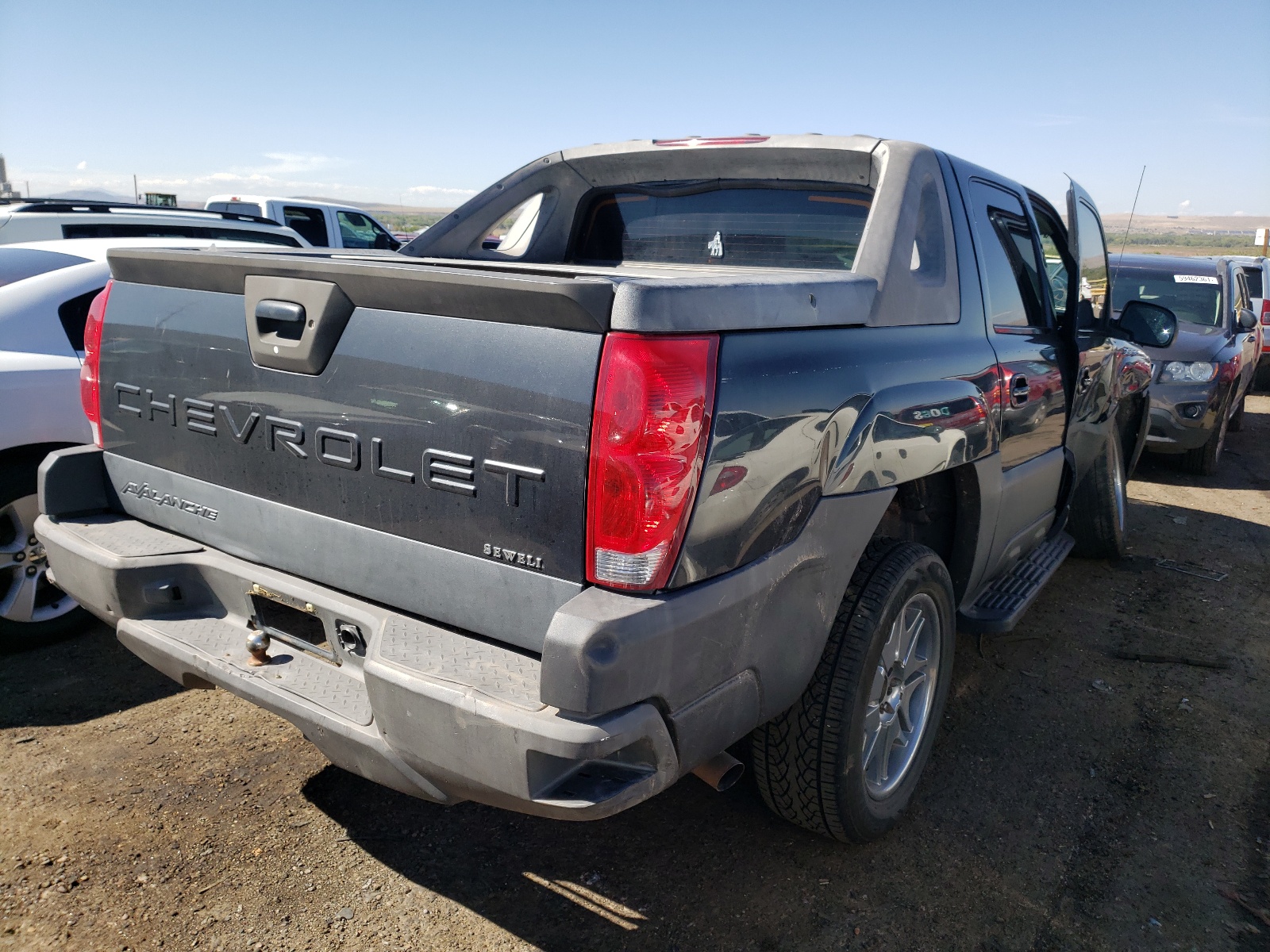 Photo 4 from auction – 2004 CHEVROLET AVALANCHE with VIN 3GNEC12T24G265733