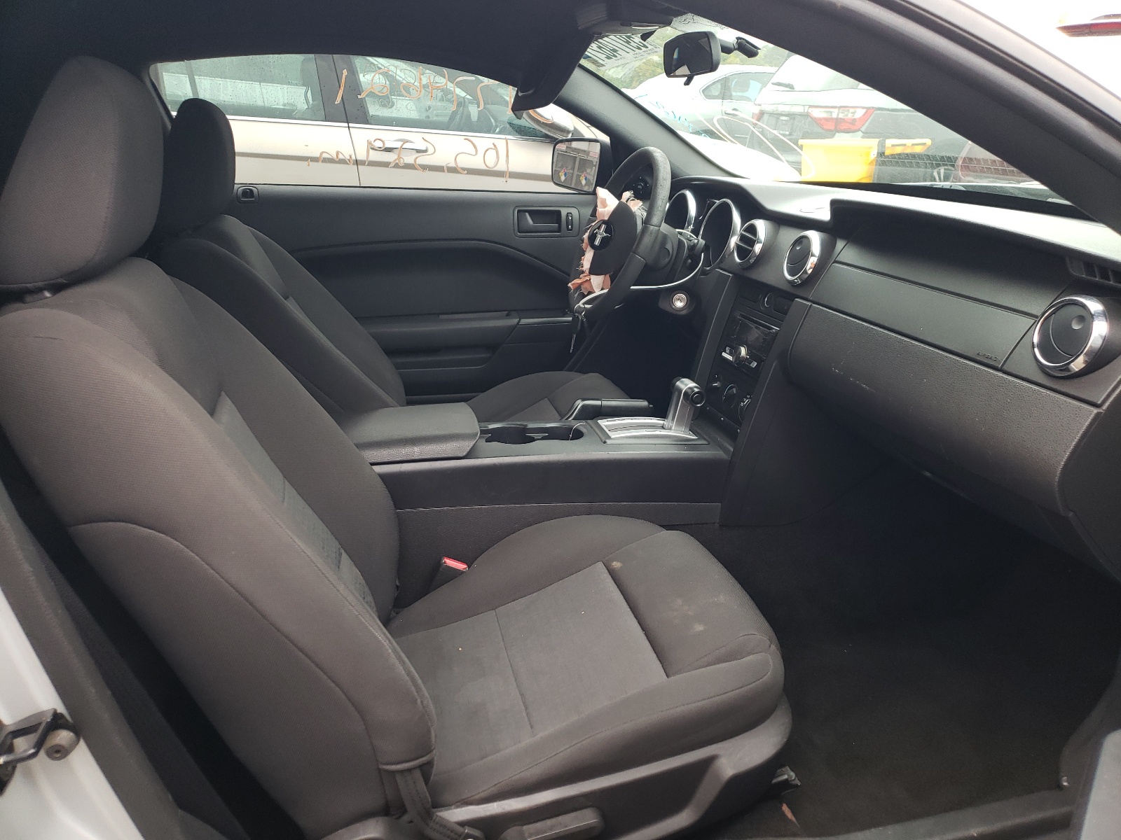 Photo 5 from auction – 2005 FORD MUSTANG with VIN 1ZVFT80N855126187