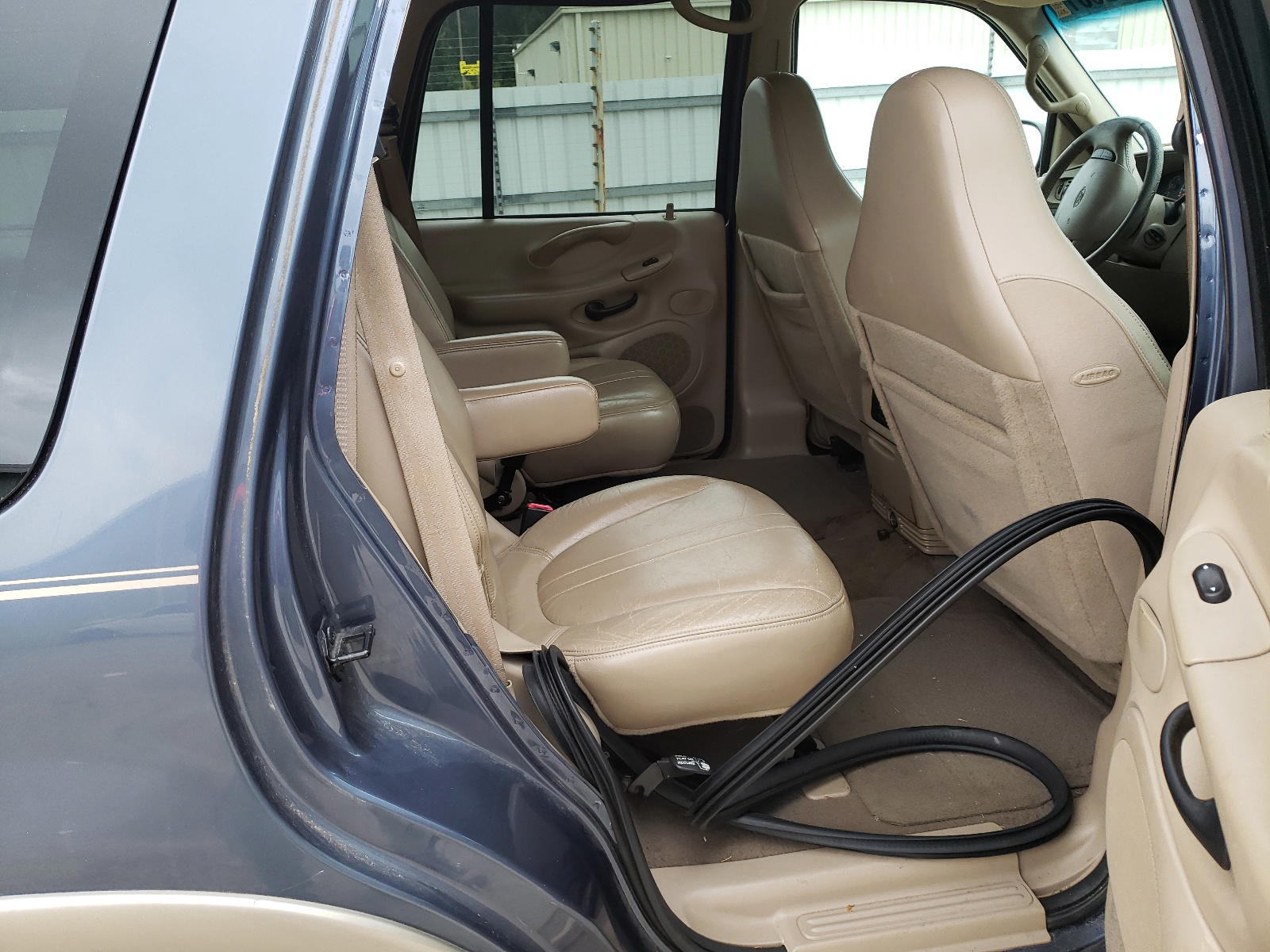 Photo 6 from auction – 2002 FORD EXPEDITION with VIN 1FMFU18LX2LA59461