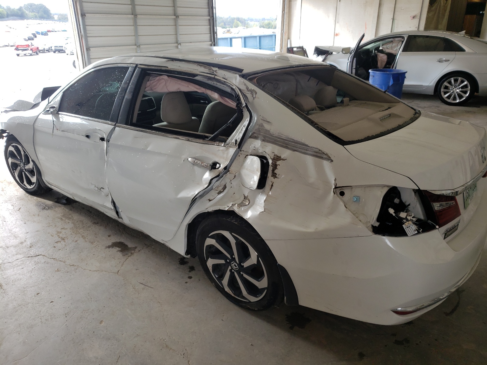 Photo 3 from auction – 2016 HONDA ACCORD EX with VIN 1HGCR2F76GA212183