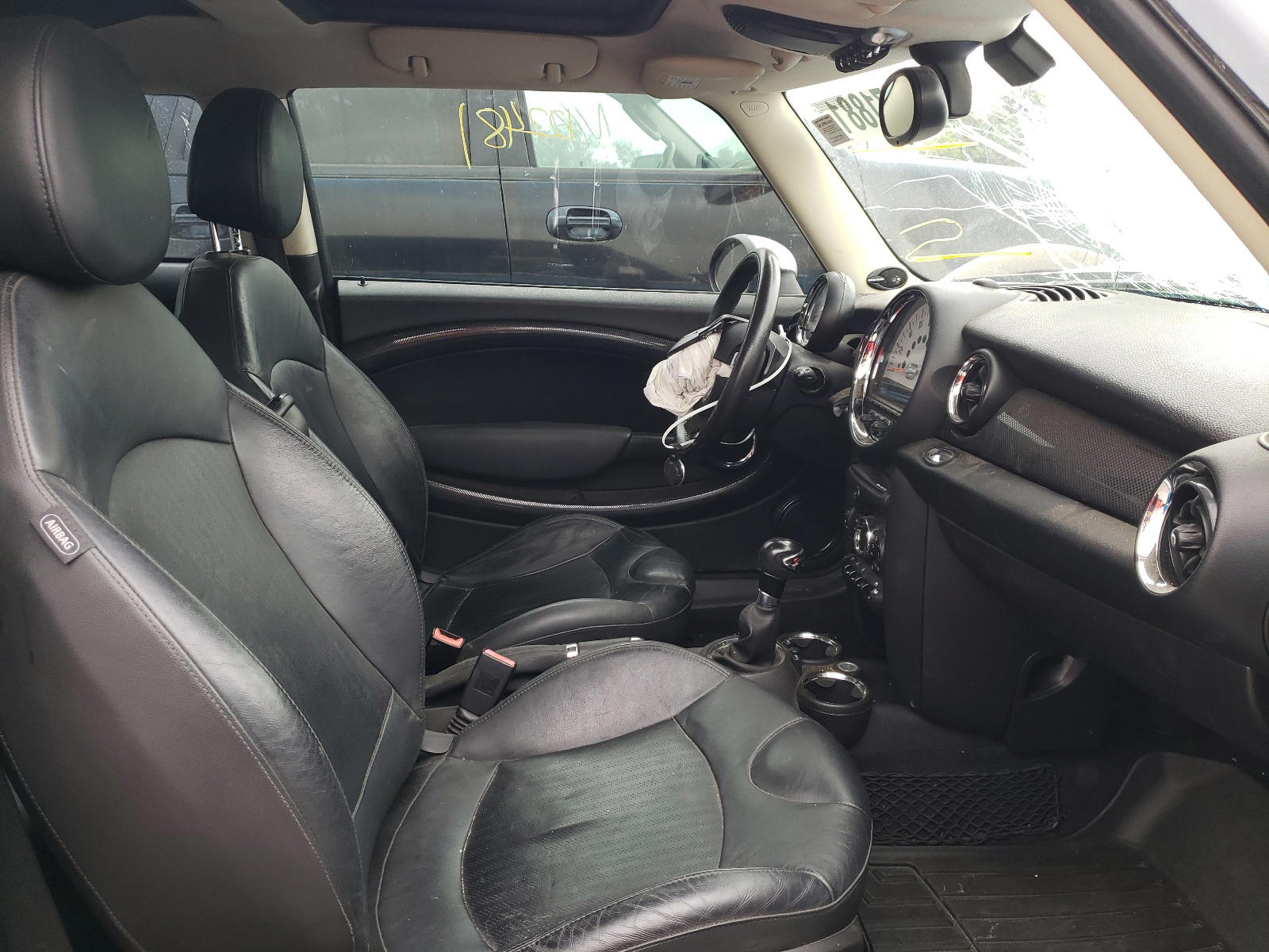 Photo 5 from auction – 2011 MINI COOPER S with VIN WMWSV3C56BTY10881