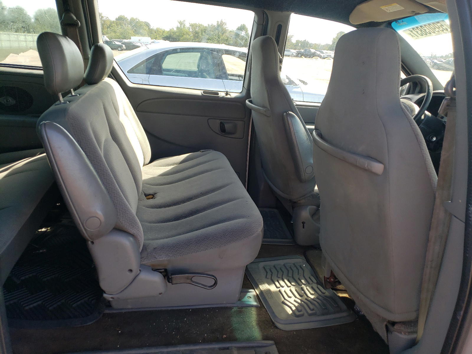 Photo 6 from auction – 2005 DODGE CARAVAN SE with VIN 1D4GP25B75B159340