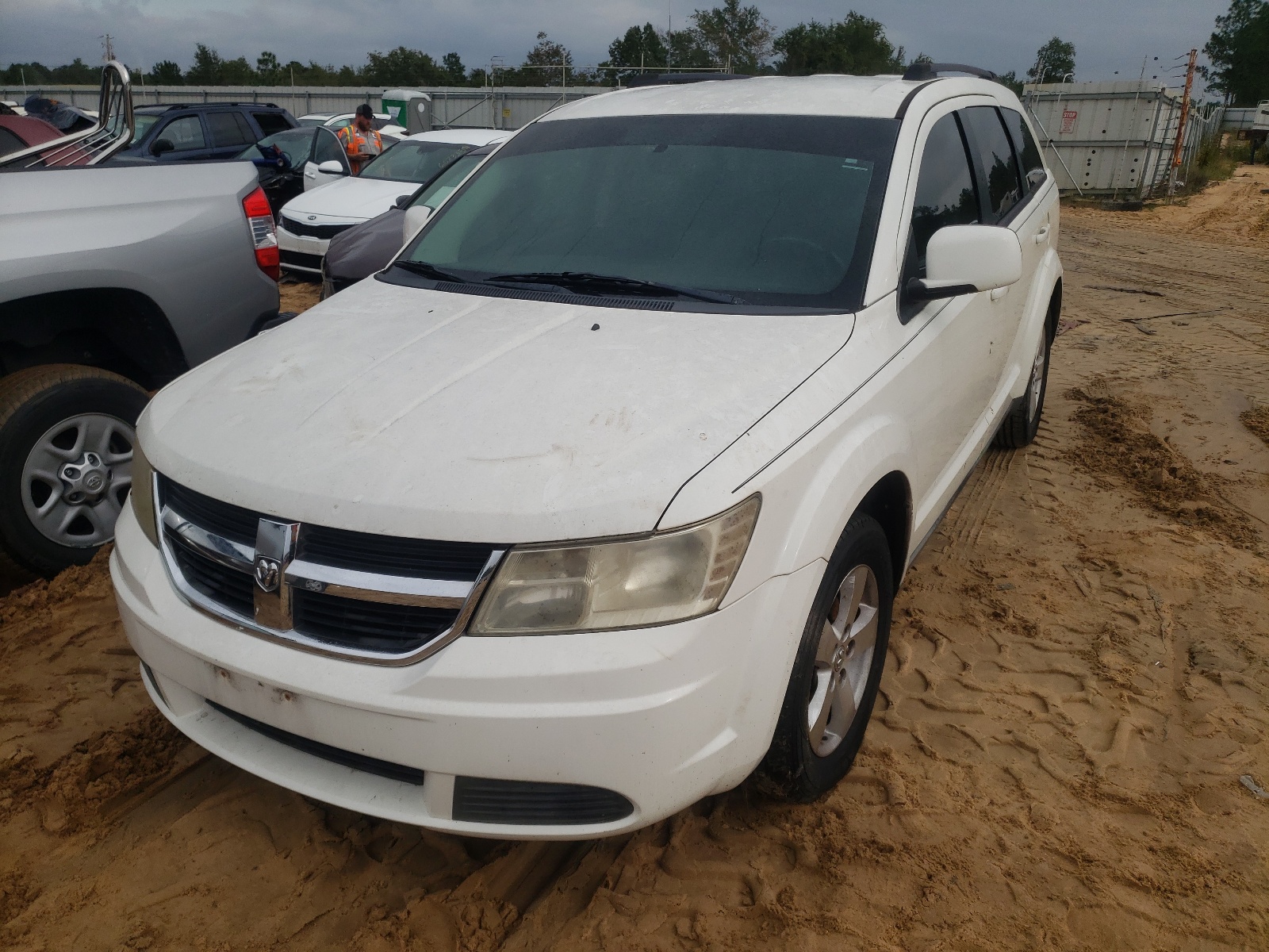 Photo 2 from auction – 2009 DODGE JOURNEY SX with VIN 3D4GG57V49T178067