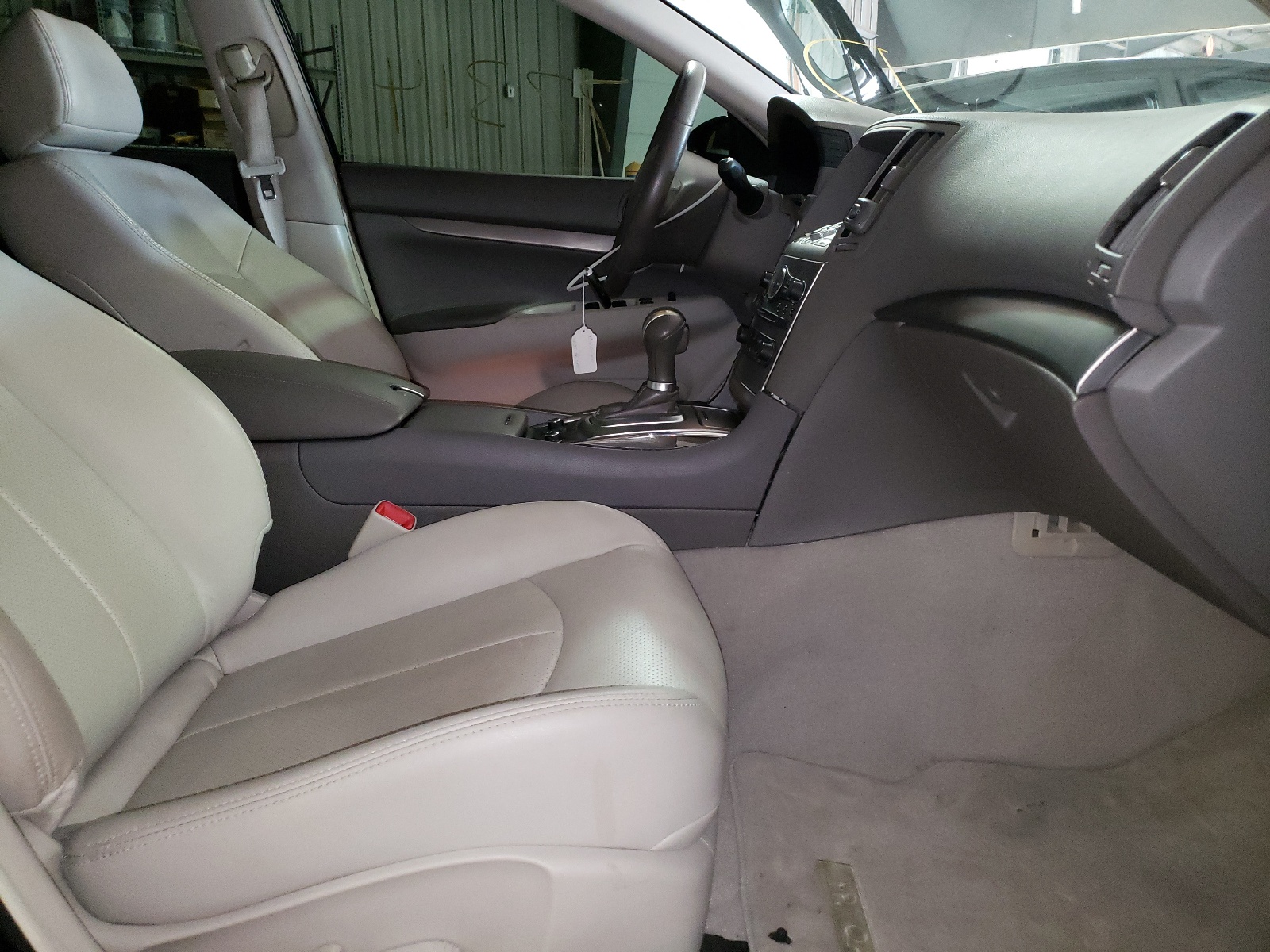 Photo 5 from auction – 2015 INFINITI Q40 with VIN JN1CV6AR6FM650325