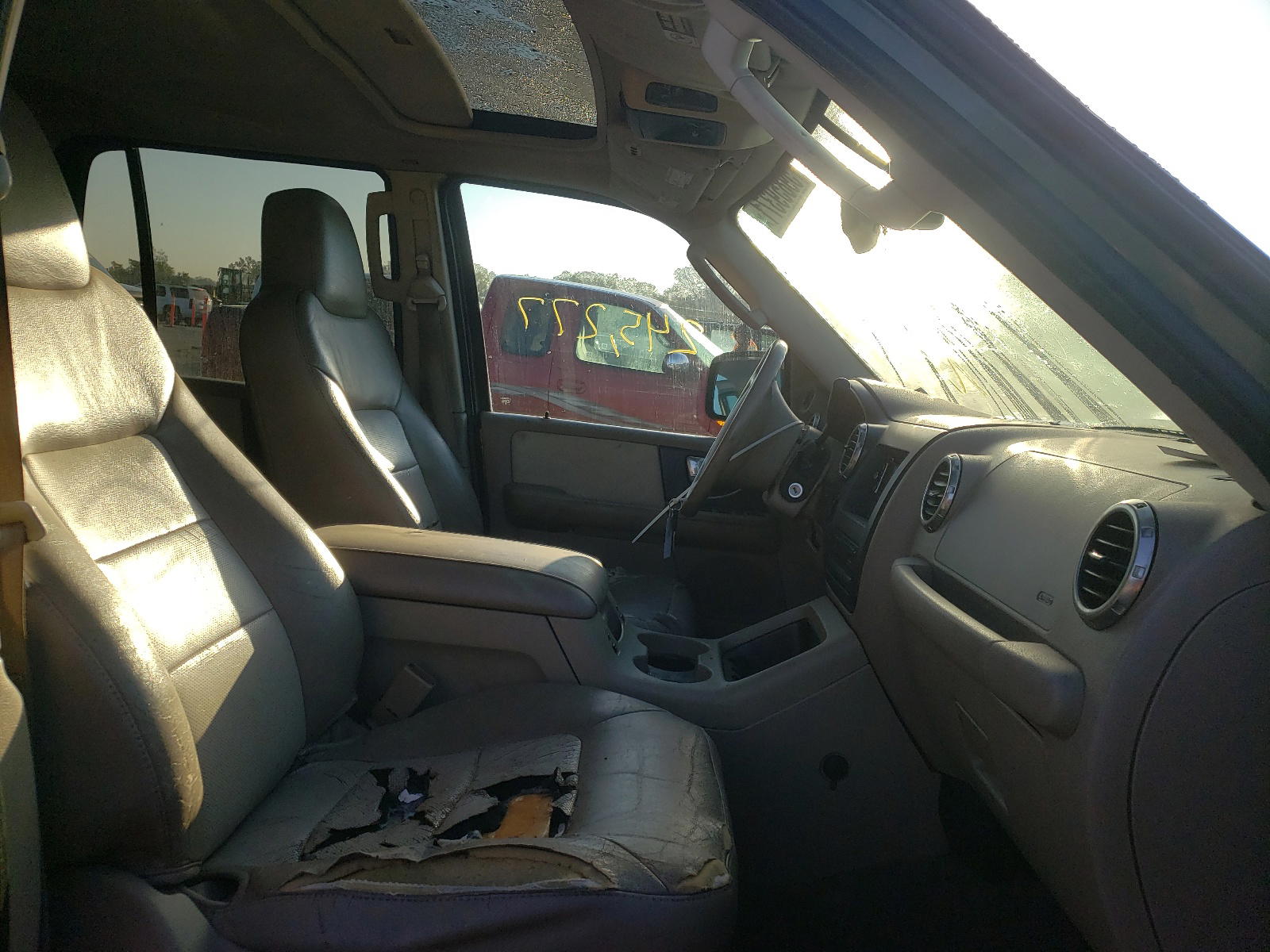 Photo 5 from auction – 2003 FORD EXPEDITION with VIN 1FMFU18L33LC57719