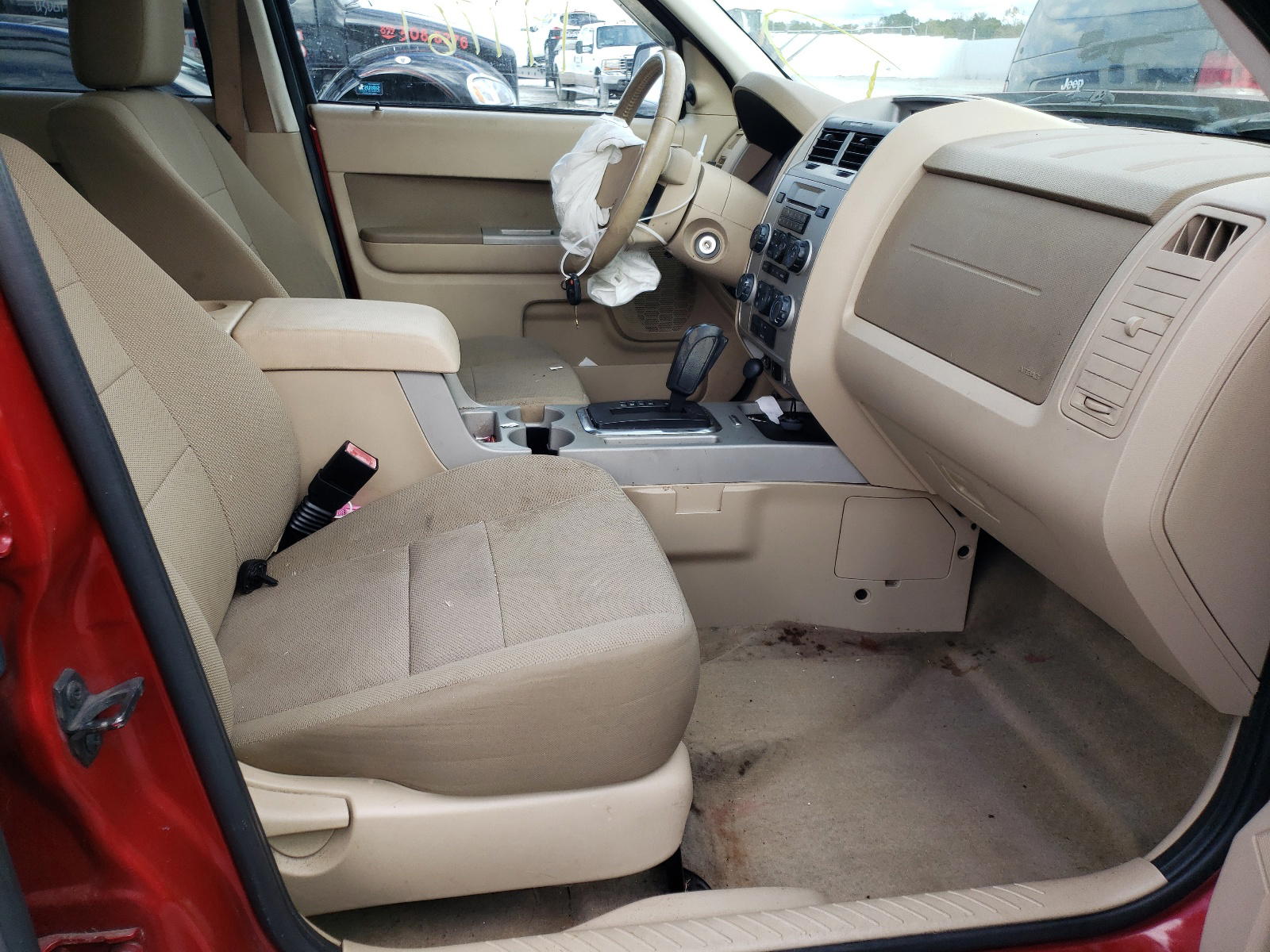 Photo 5 from auction – 2010 FORD ESCAPE XLT with VIN 1FMCU0D76AKA42201