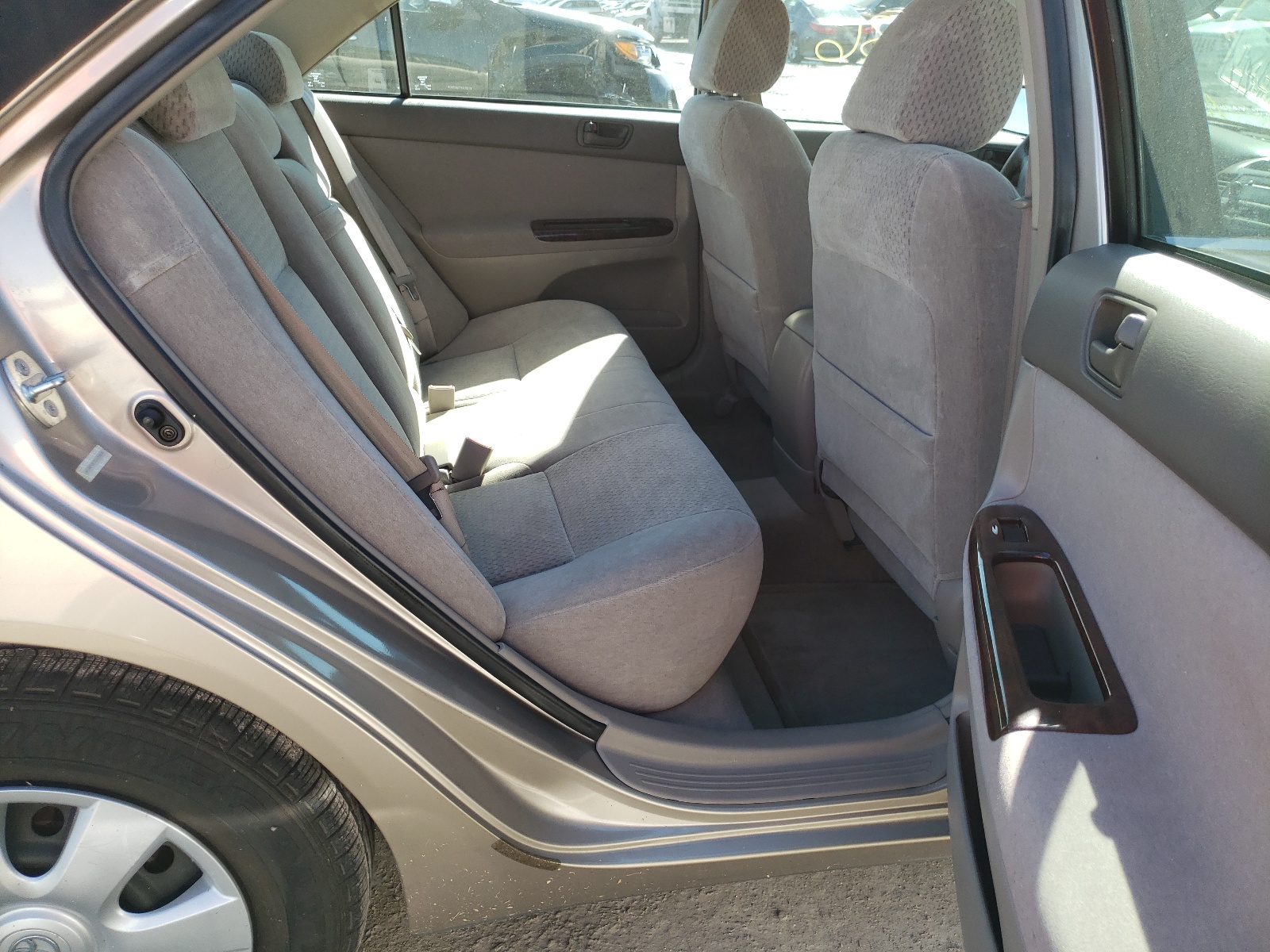 Photo 6 from auction – 2002 TOYOTA CAMRY LE with VIN 4T1BE32K72U070824