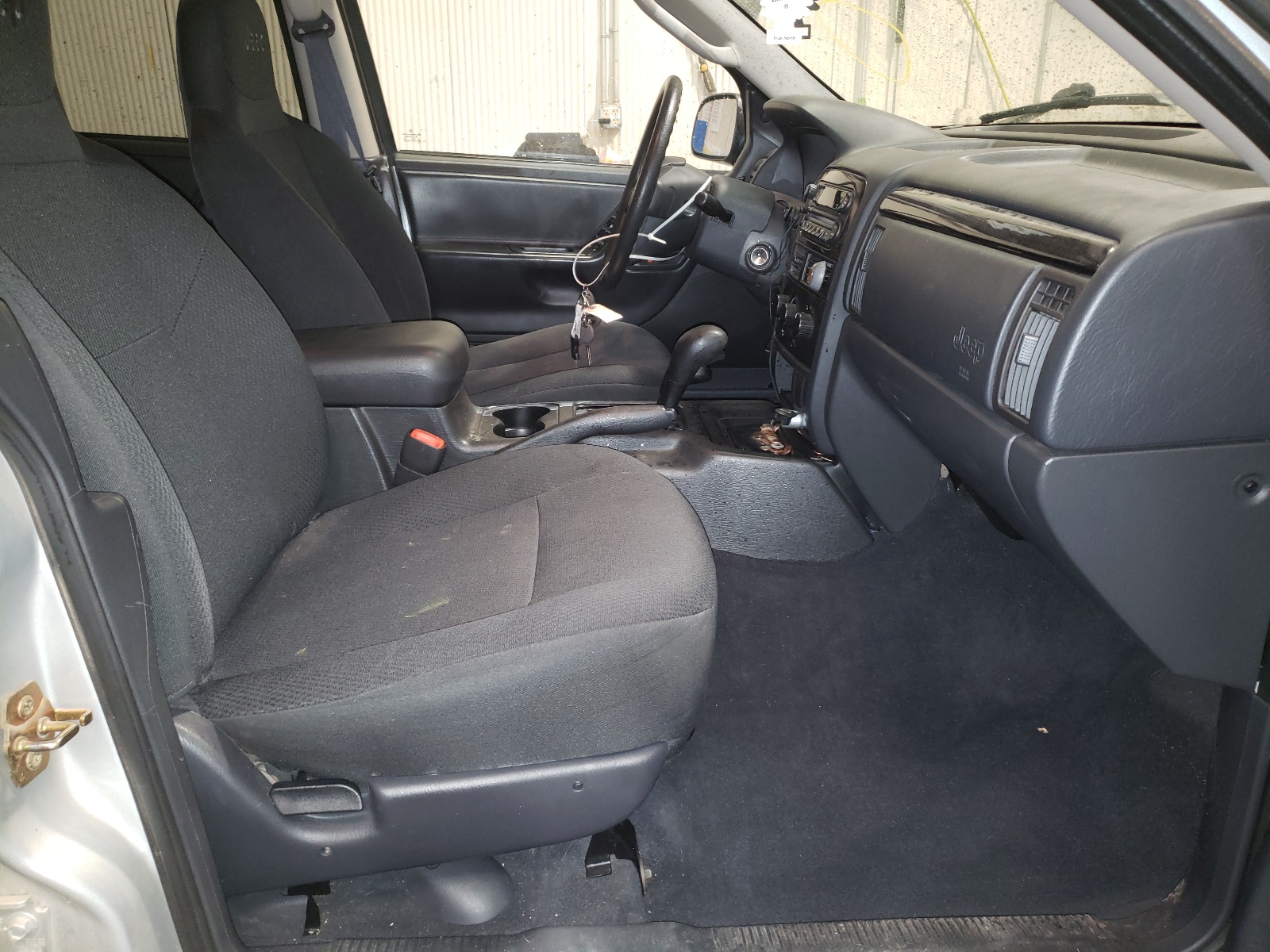 Photo 5 from auction – 2004 JEEP GRAND CHER with VIN 1J4GW48JX4C181561