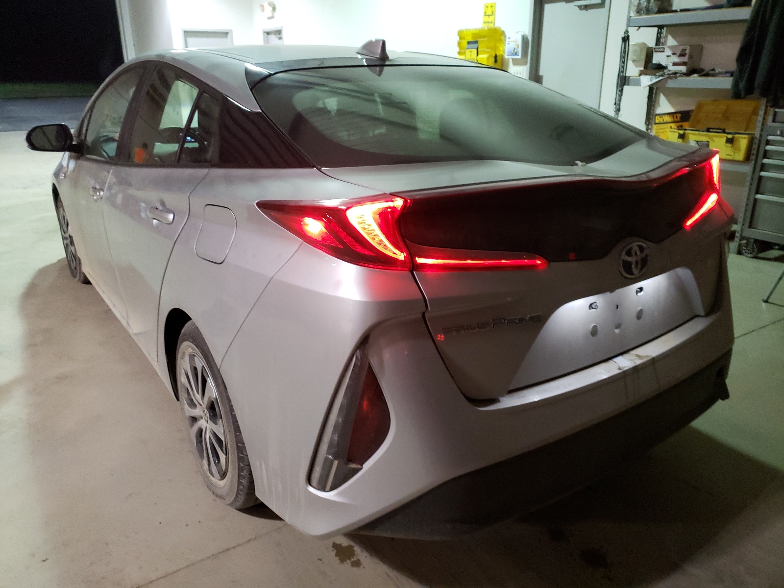 Photo 3 from auction – 2021 TOYOTA PRIUS PRIM with VIN JTDKAMFP5M3195082