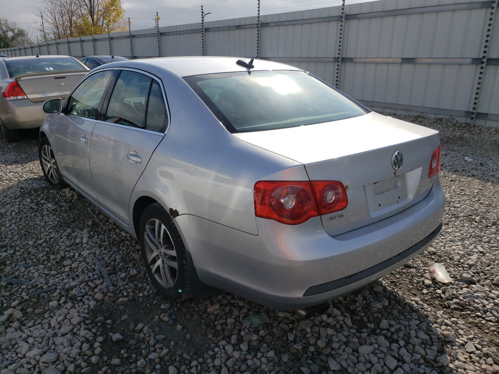 Photo 3 from auction – 2006 VOLKSWAGEN JETTA 2.5 with VIN 3VWSF71K56M708599