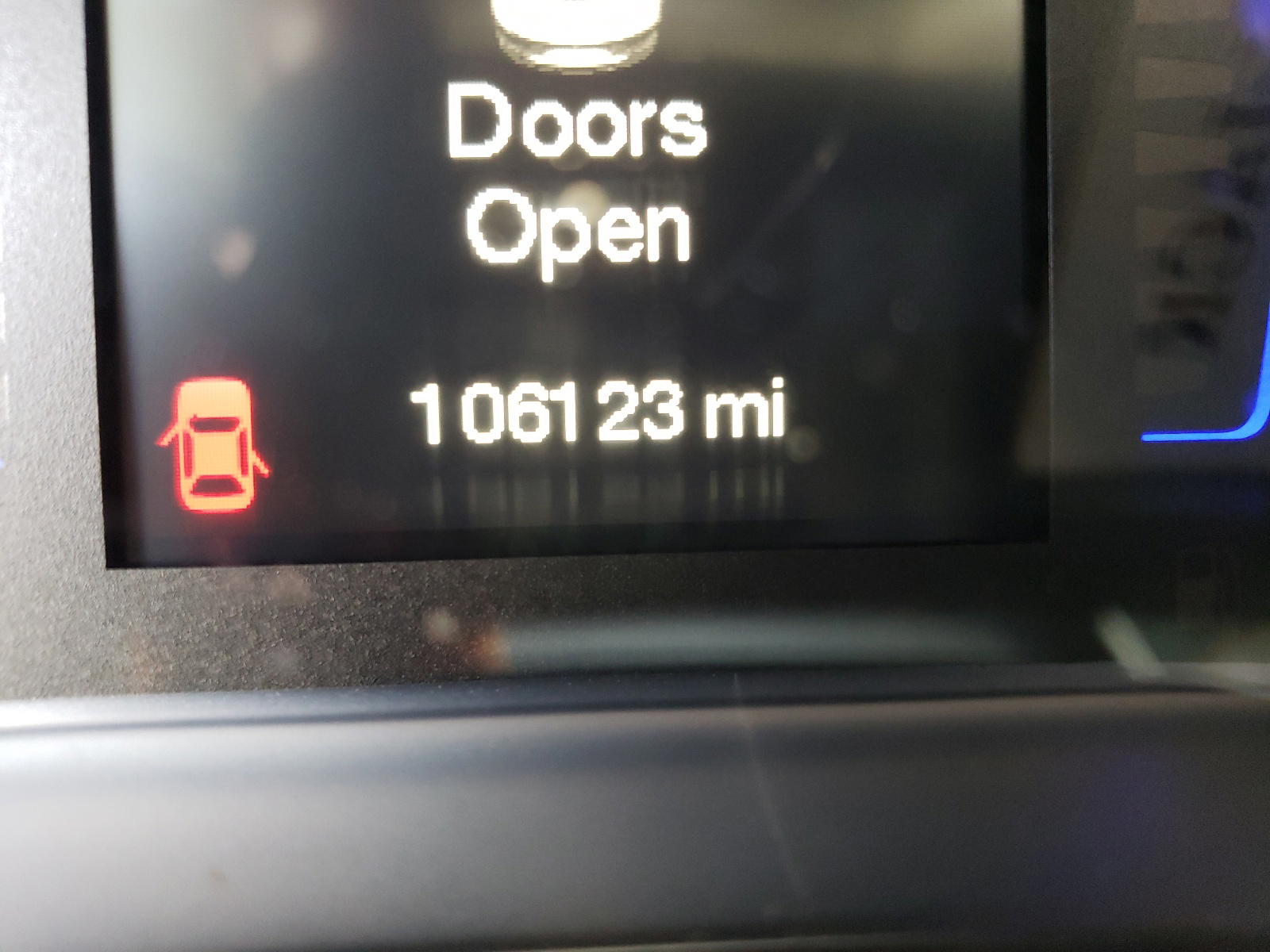 Photo 8 from auction – 2015 CHRYSLER 200 LIMITE with VIN 1C3CCCAB1FN553925