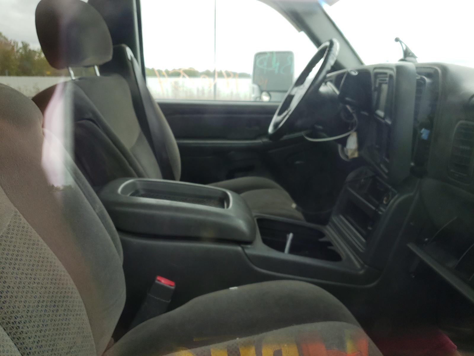 Photo 5 from auction – 2005 CHEVROLET SILVERADO with VIN 2GCEK13T251221719