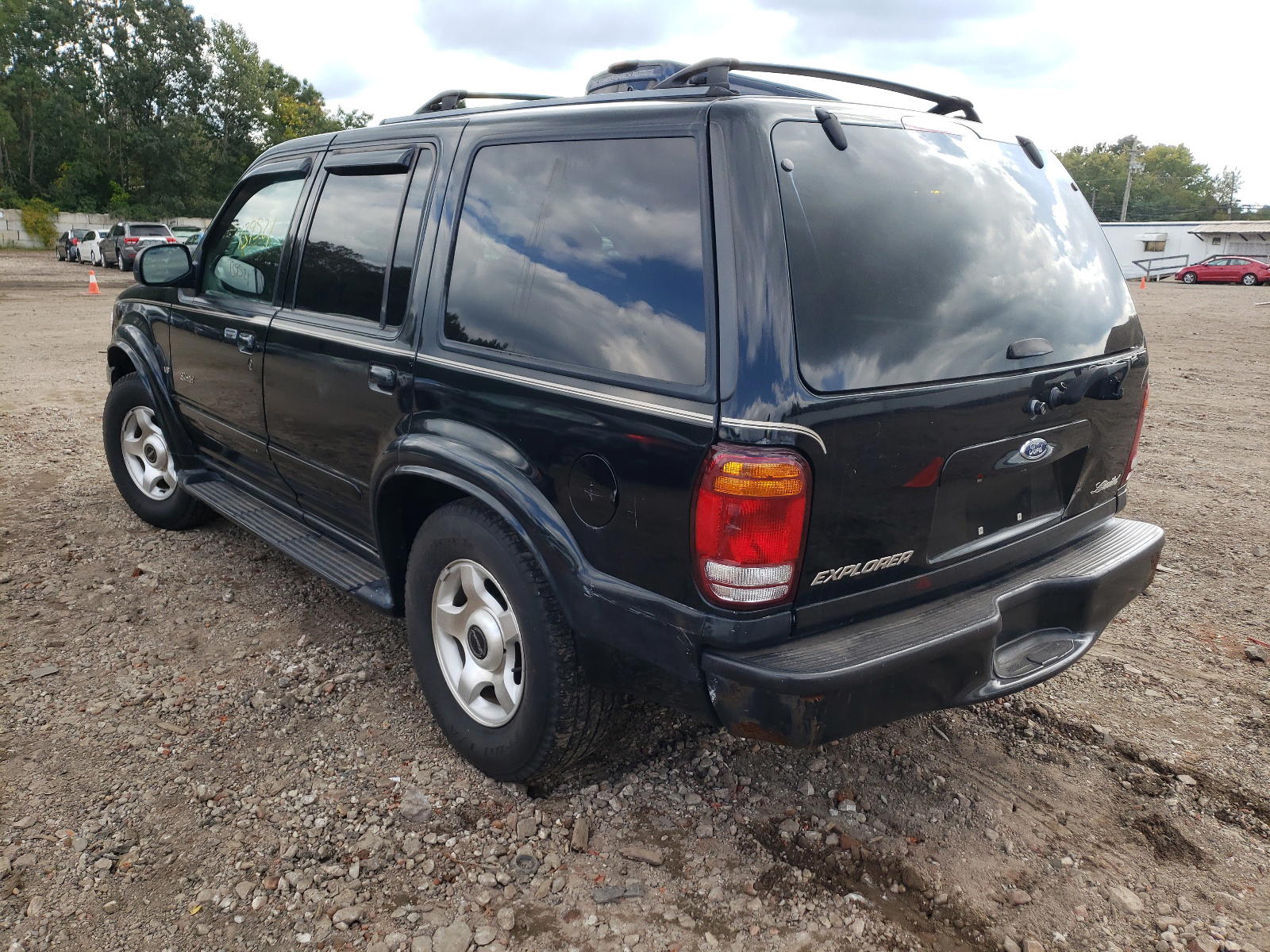 Photo 3 from auction – 2000 FORD EXPLORER L with VIN 1FMZU85P6YUB27173