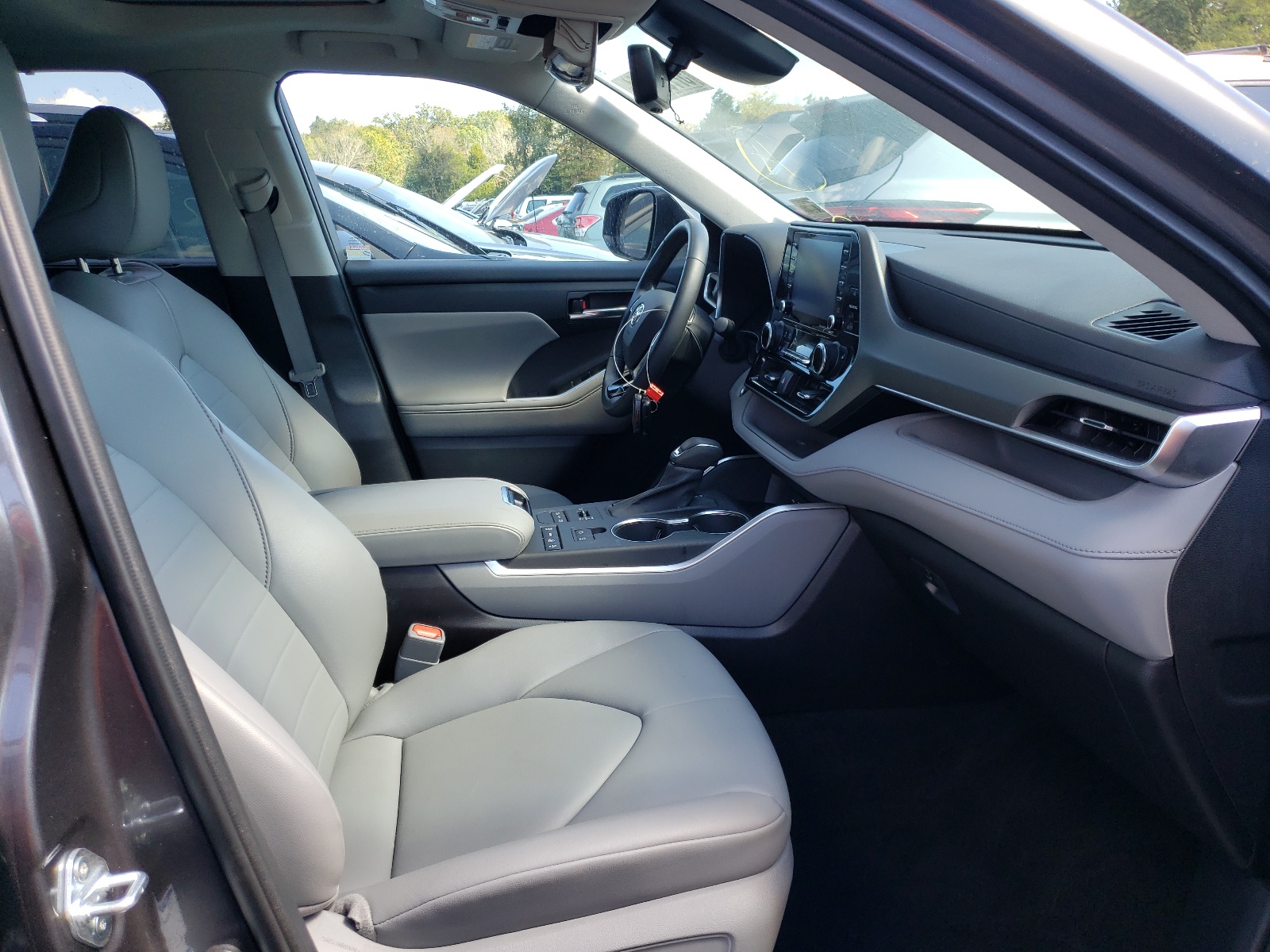Photo 5 from auction – 2021 TOYOTA HIGHLANDER with VIN 5TDGZRBH3MS104142