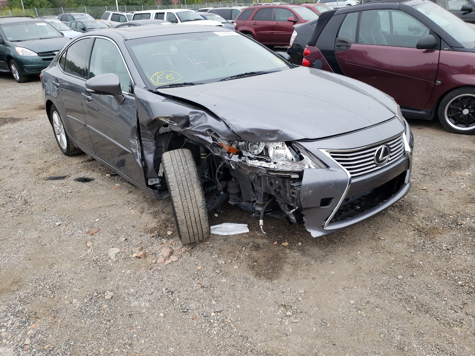 LEXUS ES 350 2014 مع رقم تعريف المركبة JTHBK1GG1E2127491 - صورة من المزاد