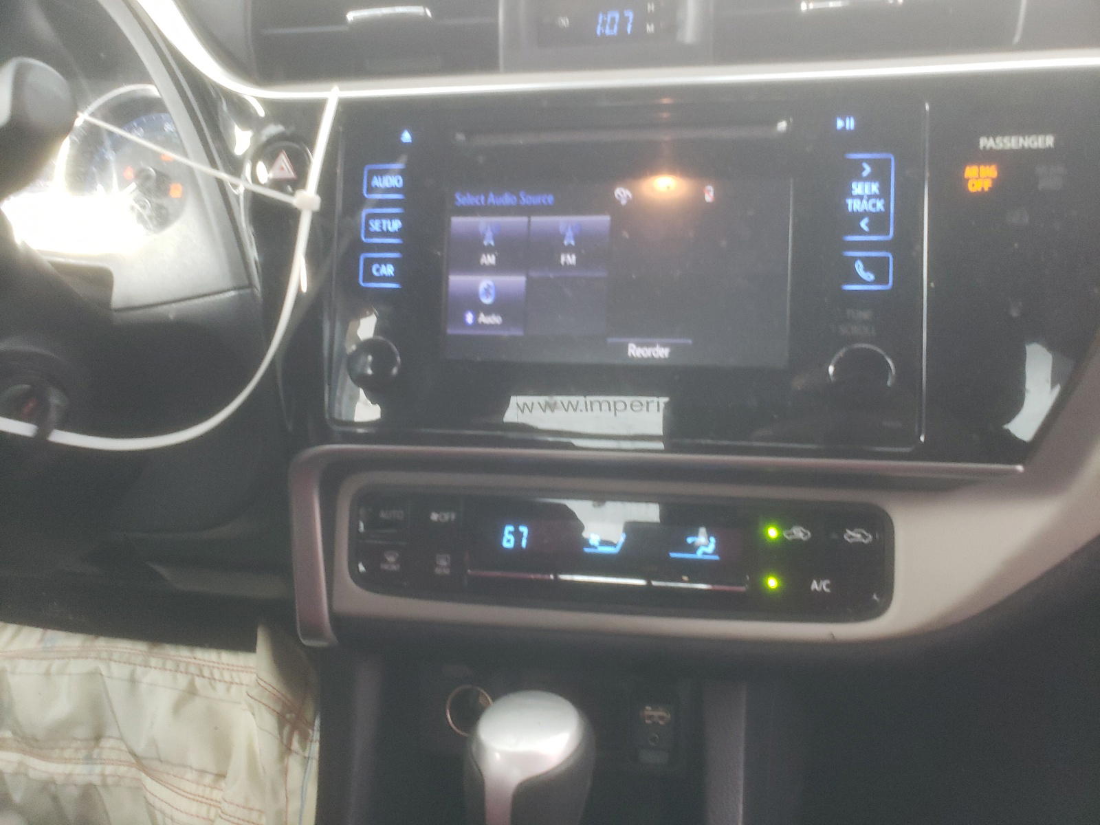 Photo 9 from auction – 2017 TOYOTA COROLLA L with VIN 2T1BURHEXHC776851