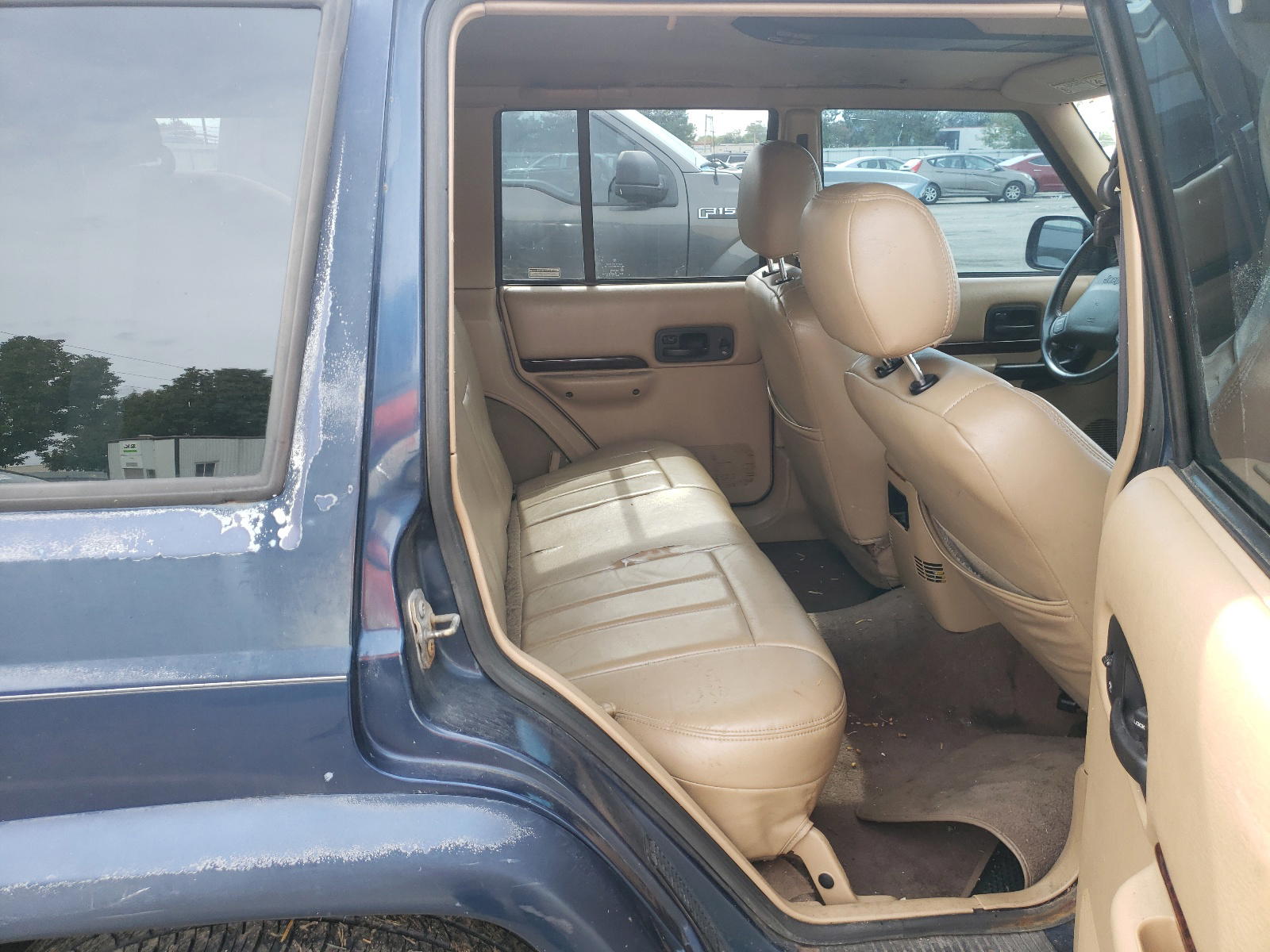 Photo 6 from auction – 2001 JEEP CHEROKEE C with VIN 1J4FF58S71L574391