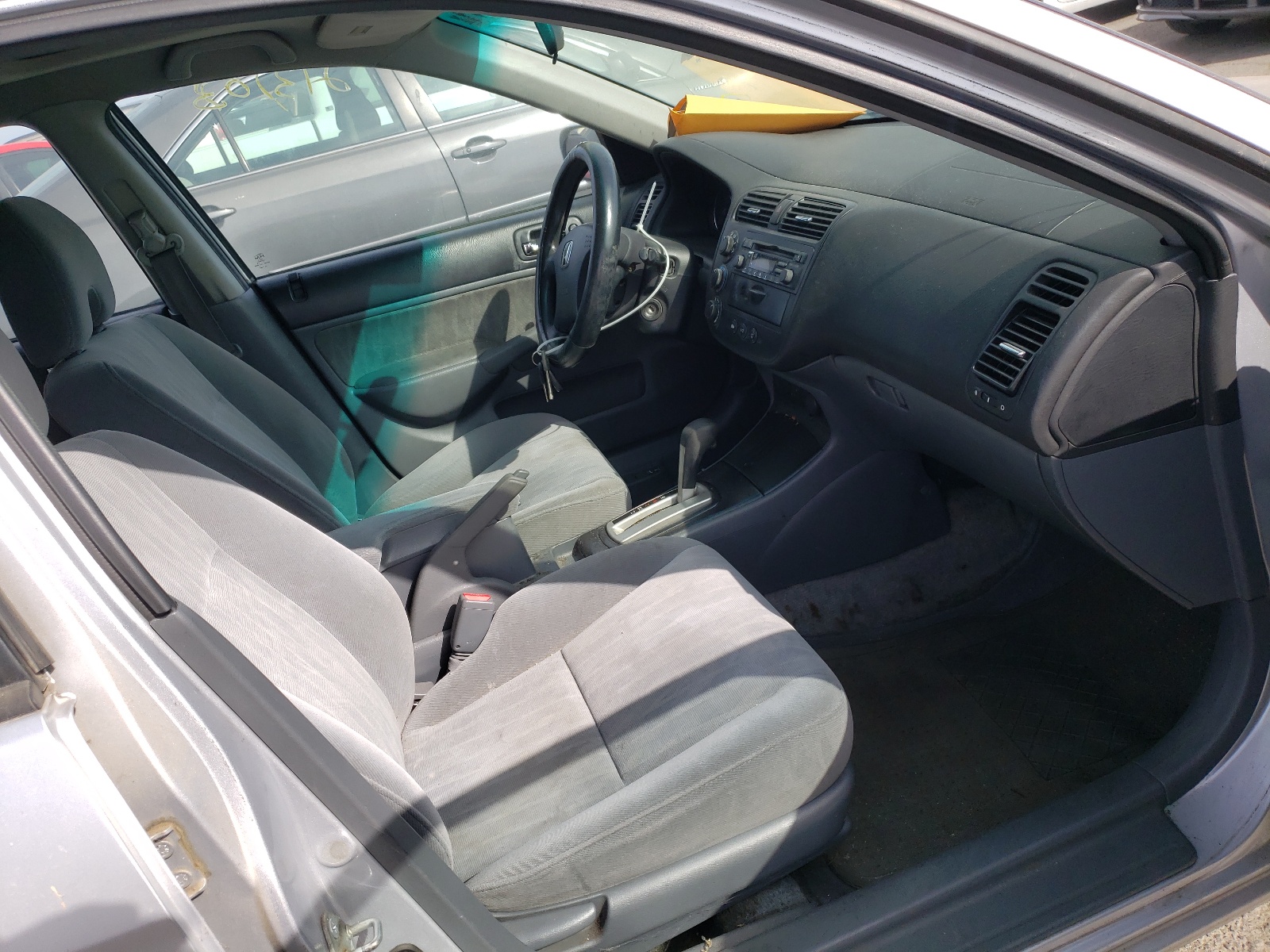 Photo 5 from auction – 2005 HONDA CIVIC EX with VIN 2HGES26775H528719