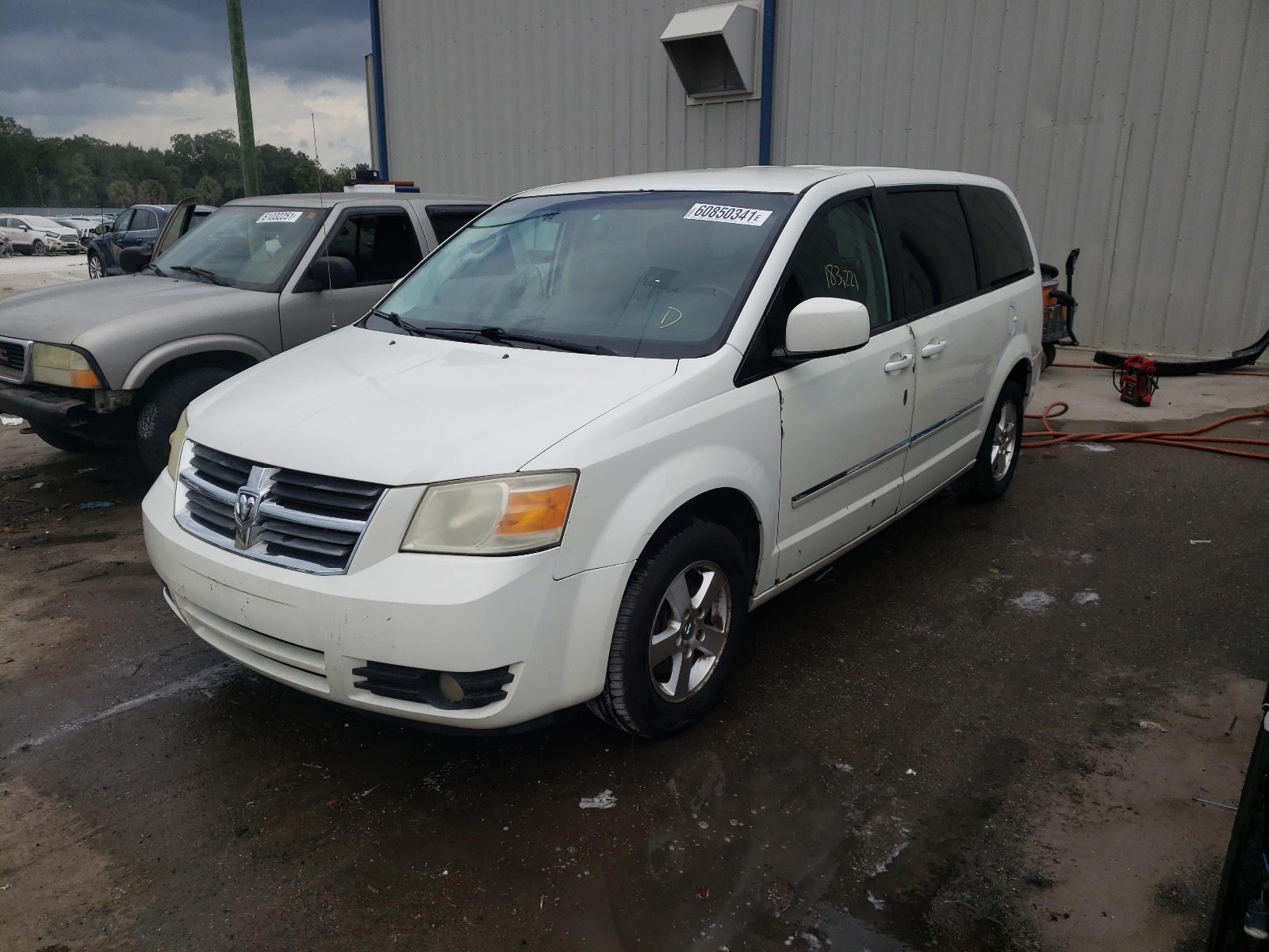 Photo 2 from auction – 2008 DODGE GRAND CARA with VIN 2D8HN54P68R802404